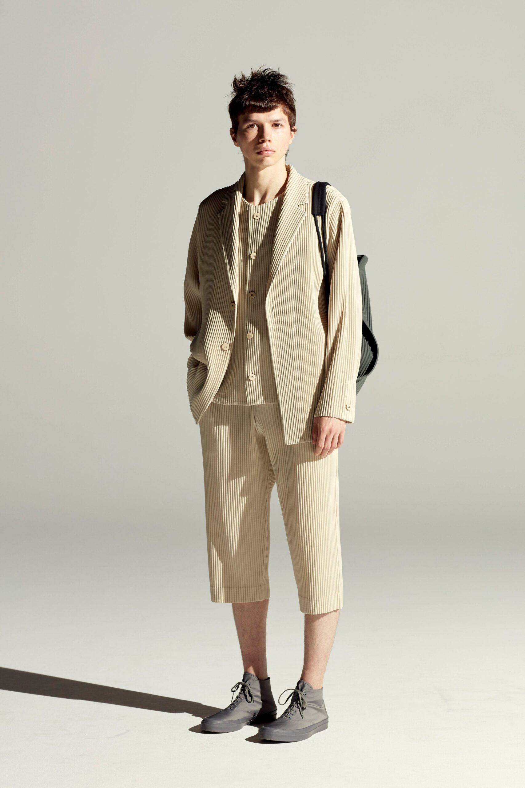 Homme Plissé Issey Miyake S/S 22 Menswear Look 10