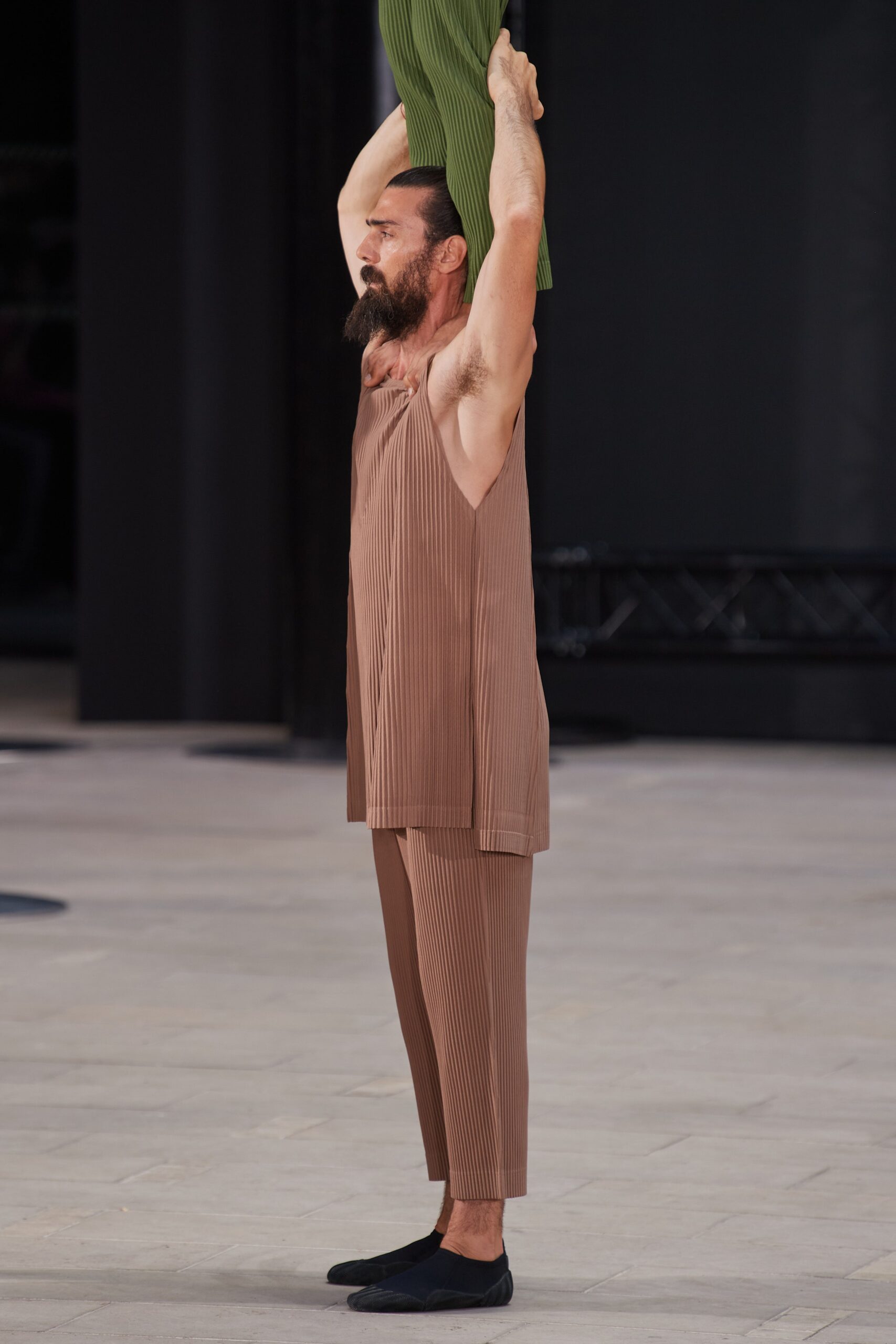 Homme Plissé Issey Miyake S/S 23 Menswear Look 14