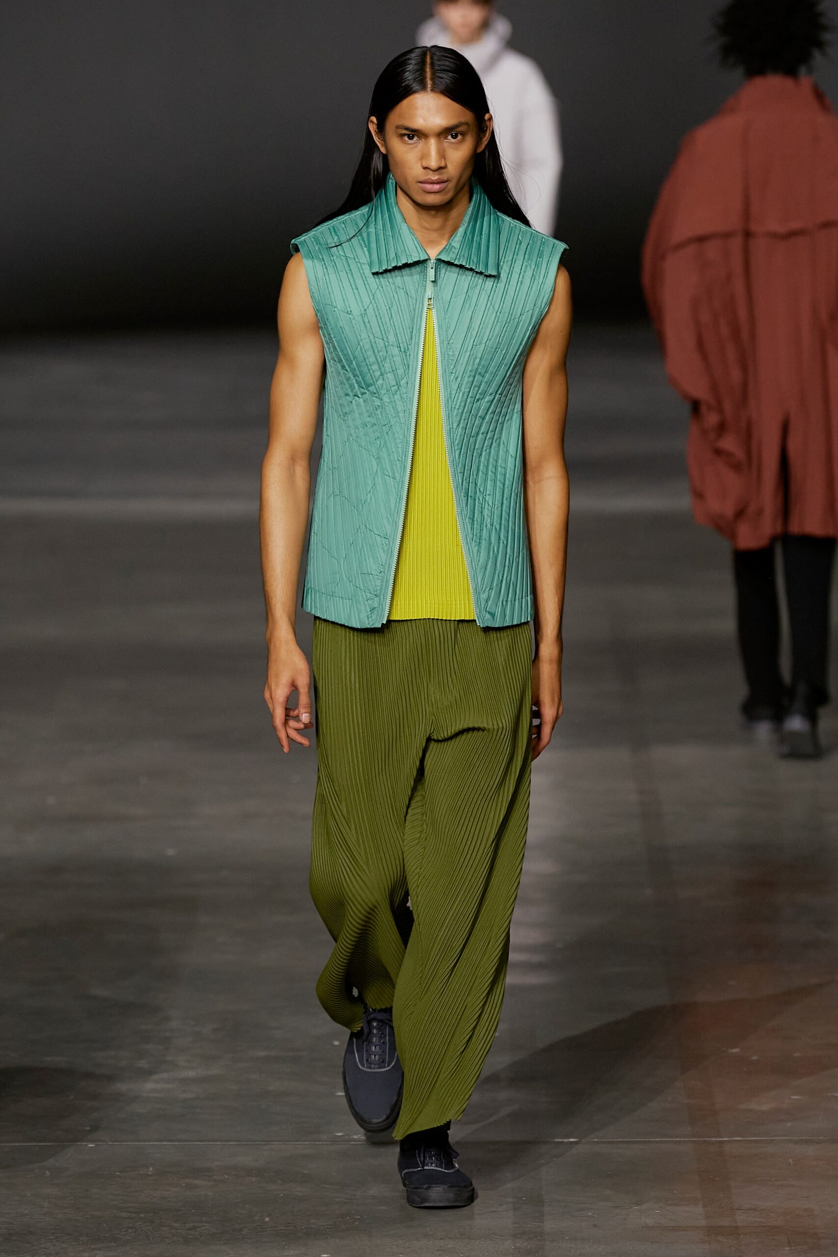Homme Plissé Issey Miyake F/W 23 Menswear Look 15