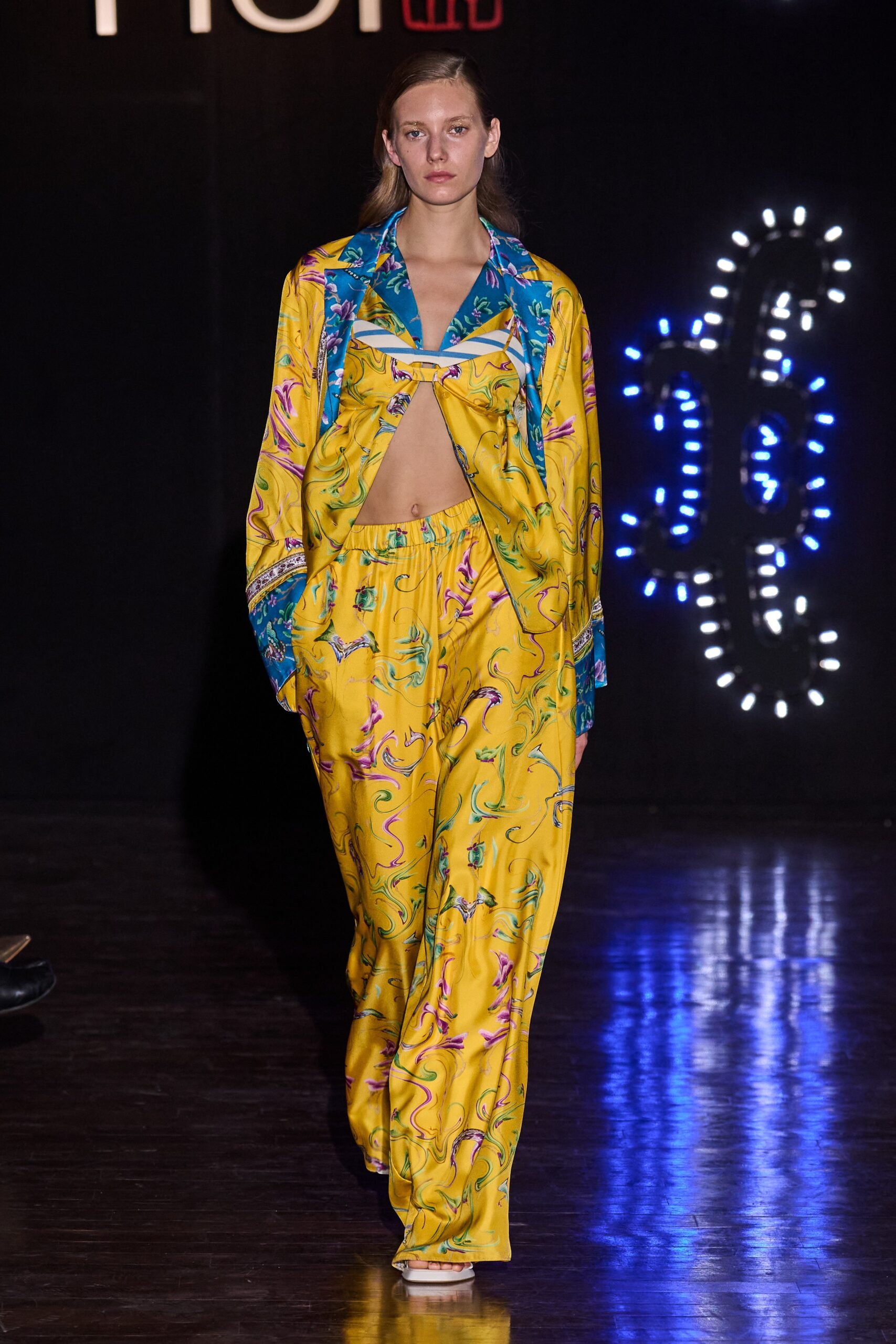 HUI S/S 23 Look 16