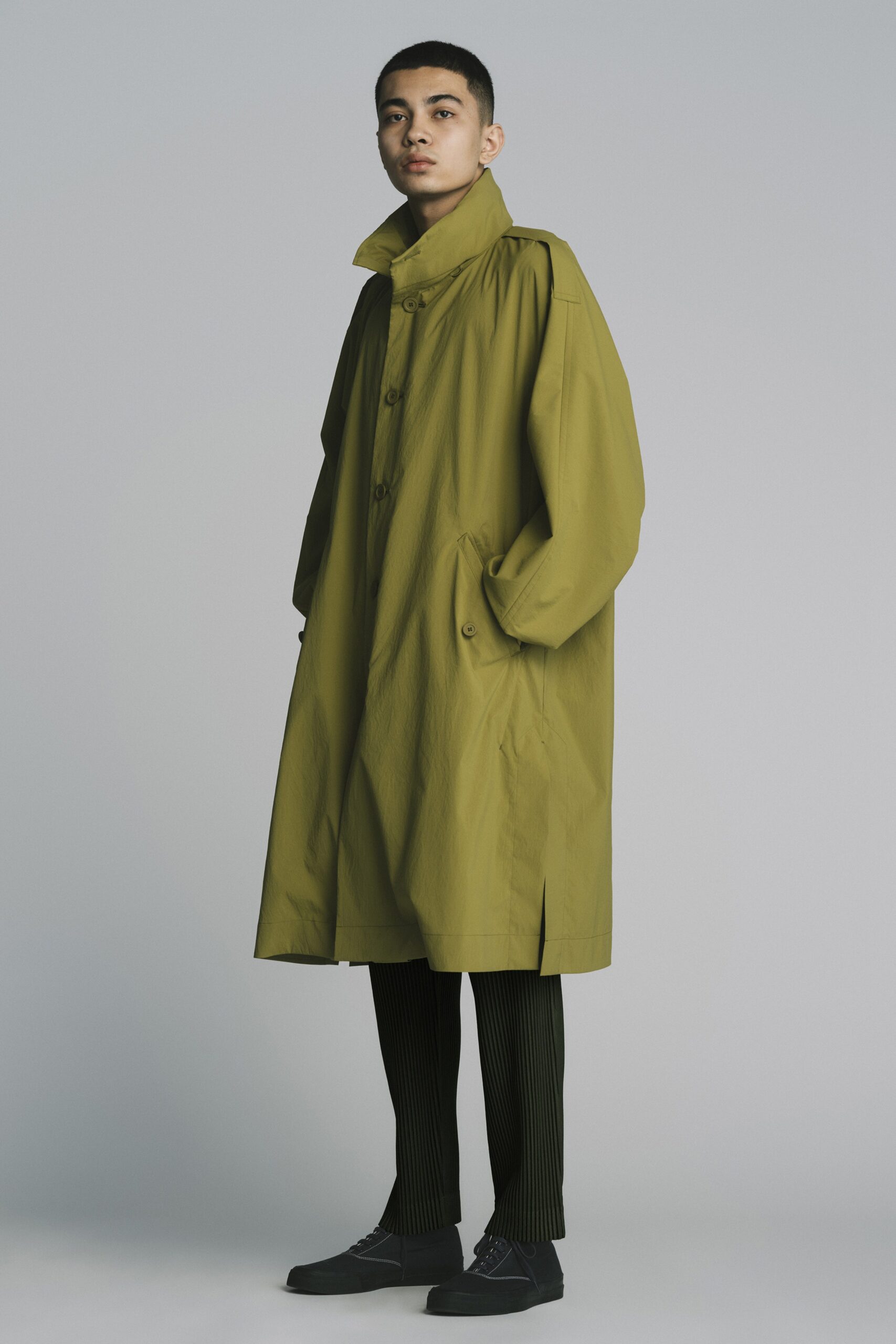 Homme Plissé Issey Miyake F/W 22 Menswear Look 17