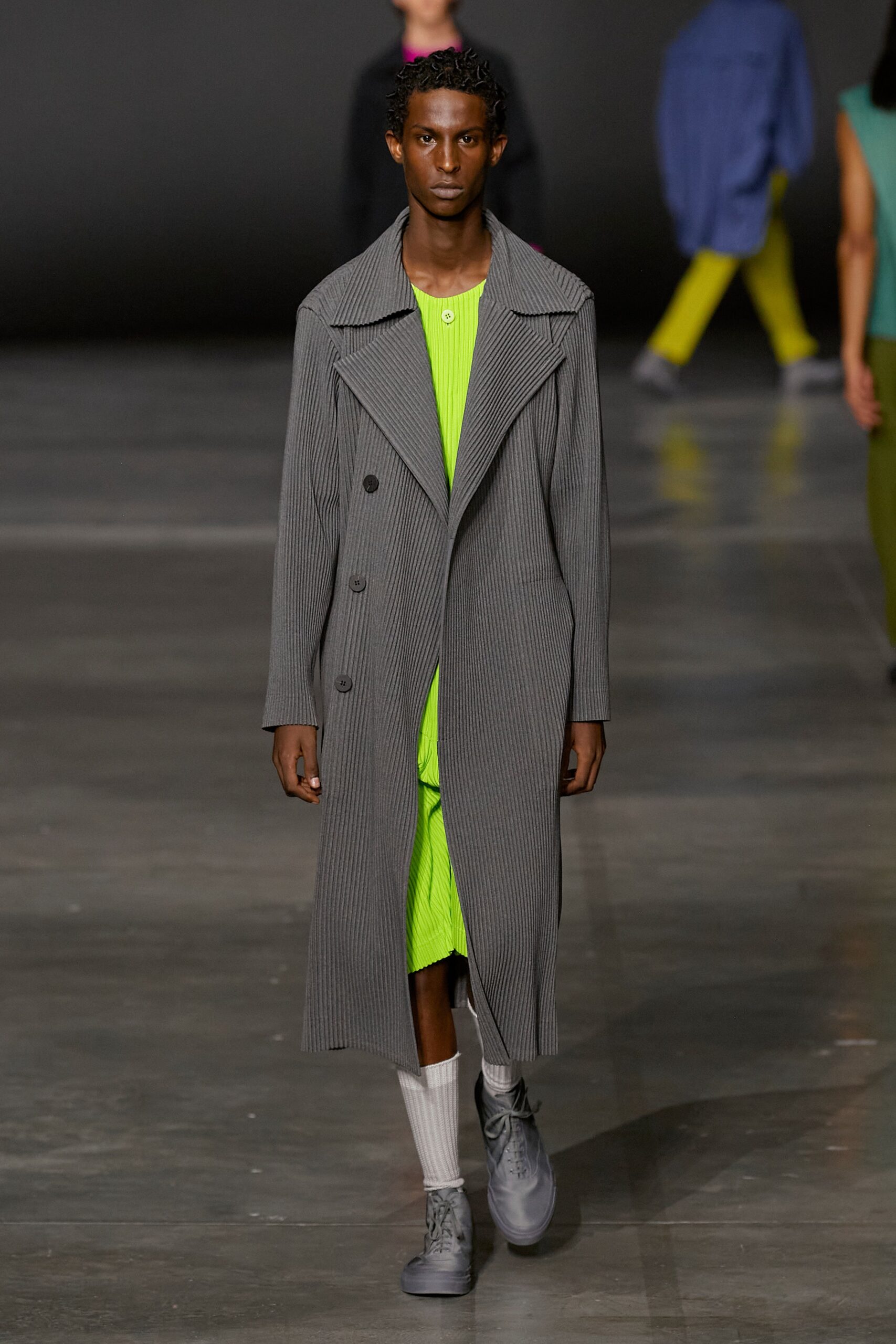 Homme Plissé Issey Miyake F/W 23 Menswear Look 17