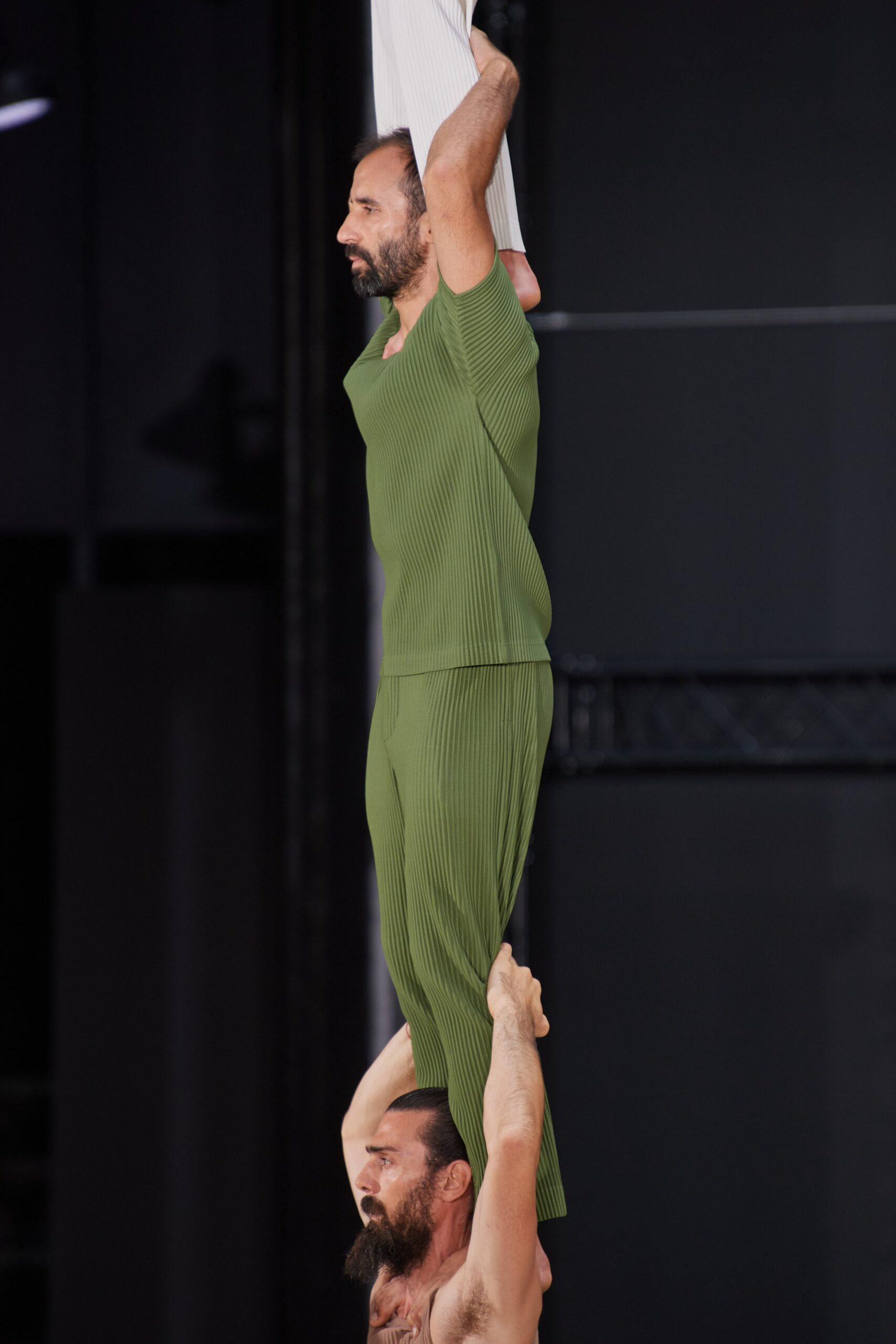 Homme Plissé Issey Miyake S/S 23 Menswear Look 17