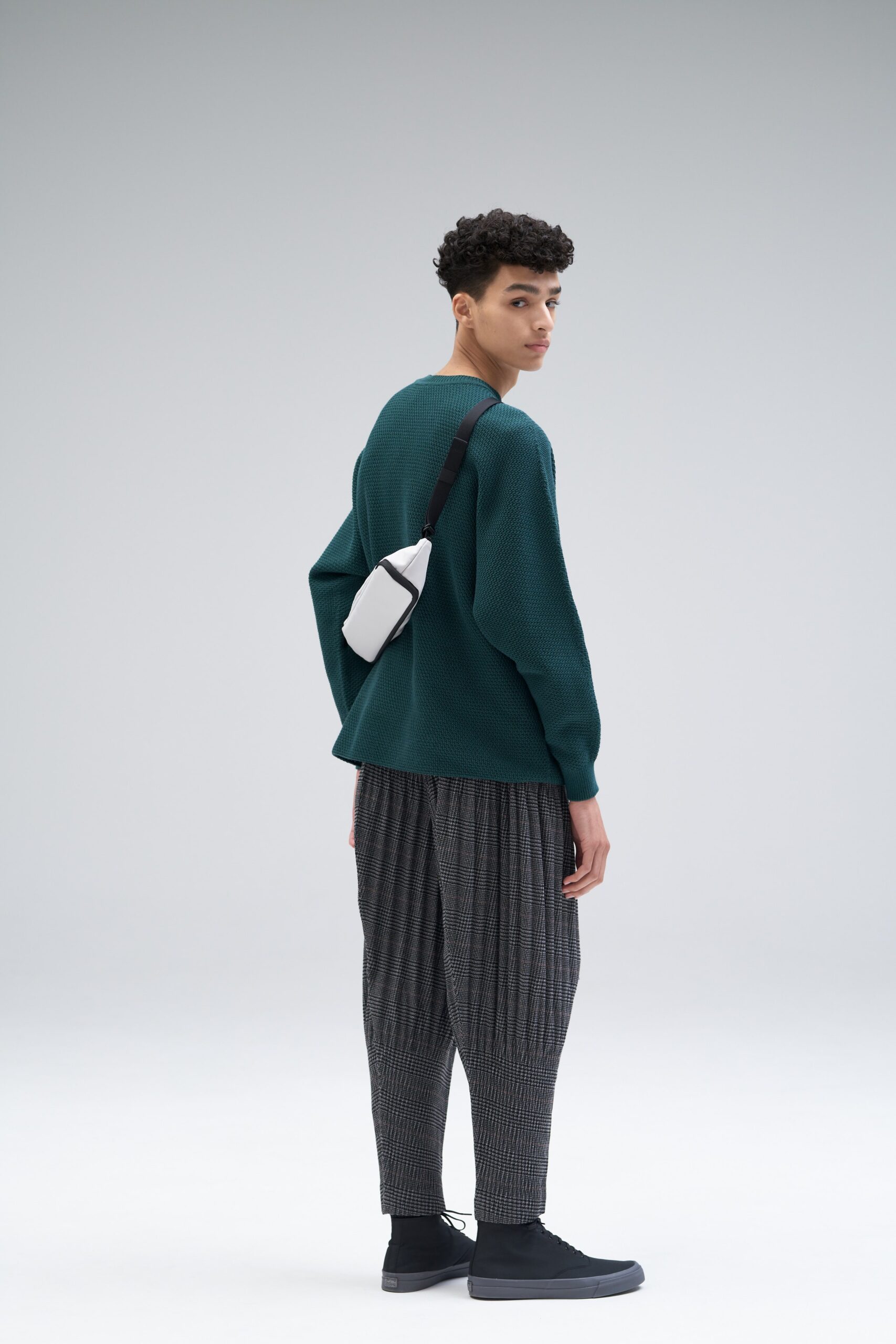 Homme Plissé Issey Miyake F/W 21 Menswear Look 18