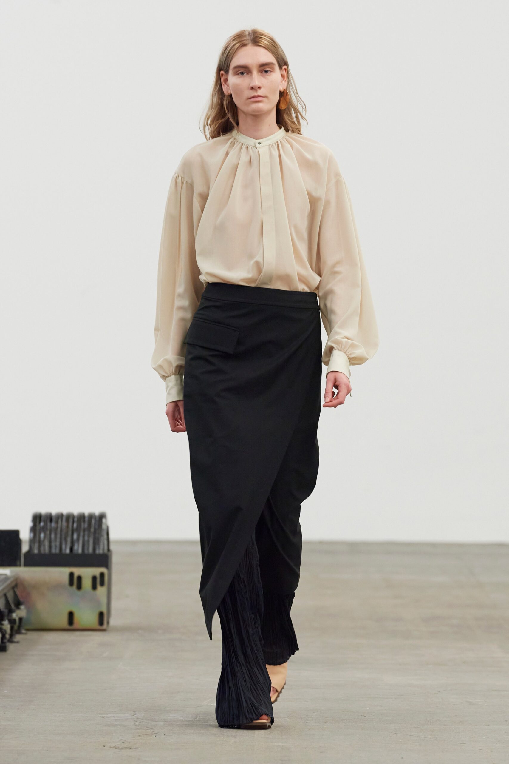 Hyke Tokyo S/S 22 Look 18