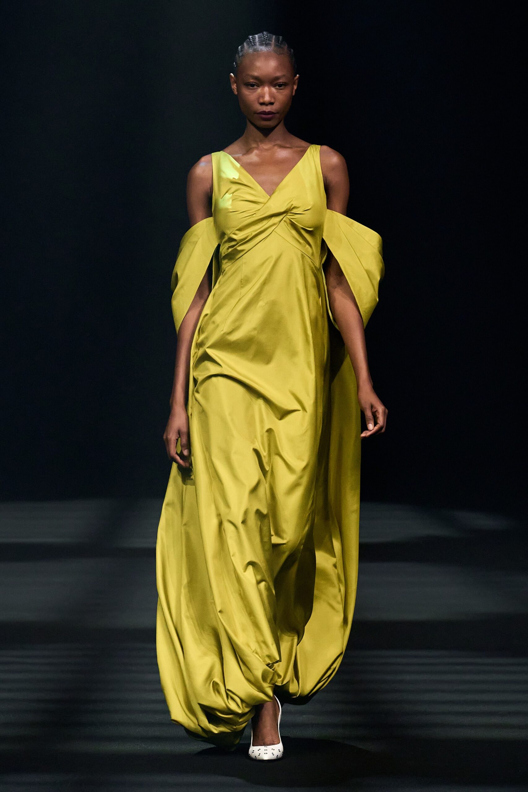 Huishan Zhang F/W 23 Look 18