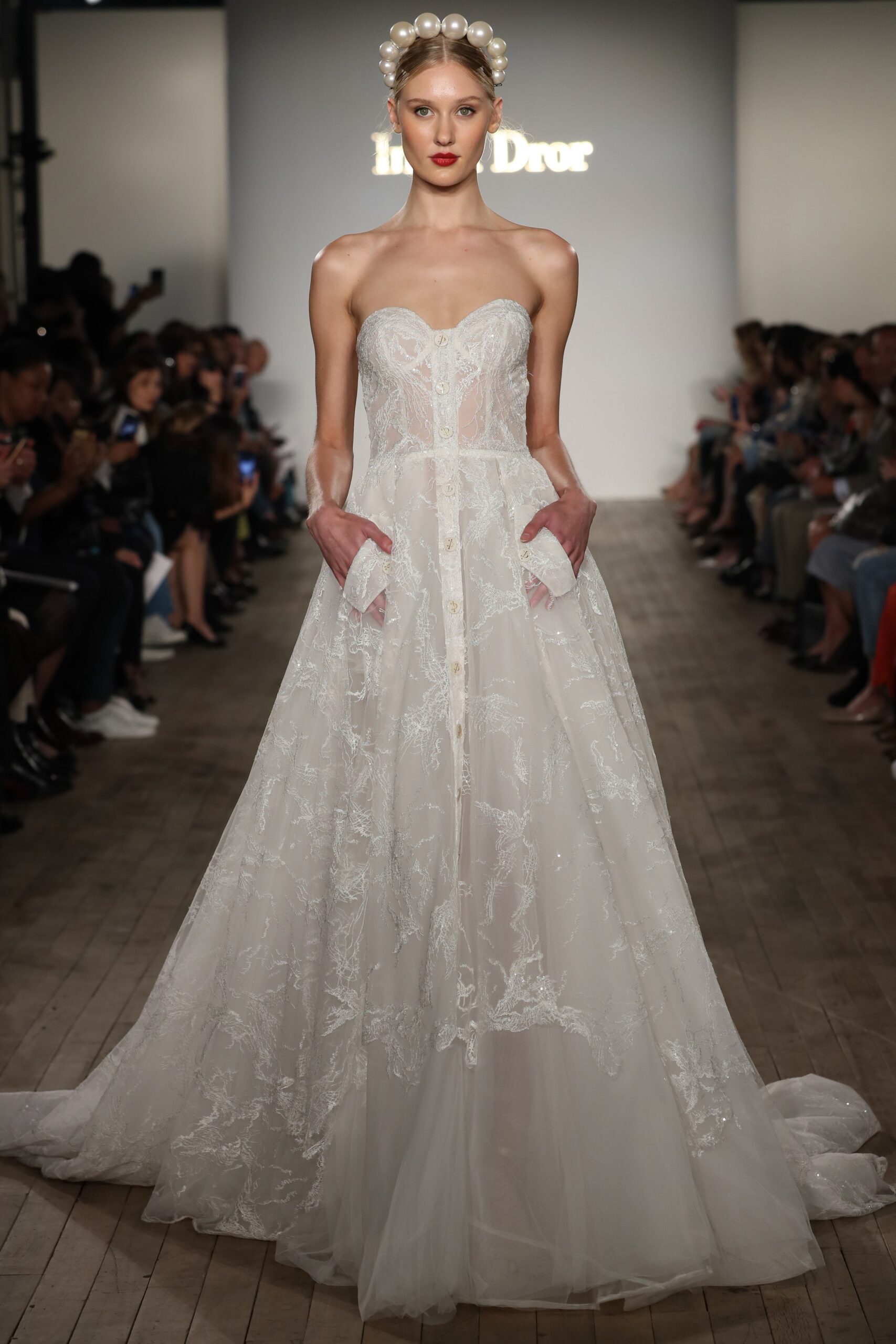 Inbal Dror F/W 19 Bridal Look 18