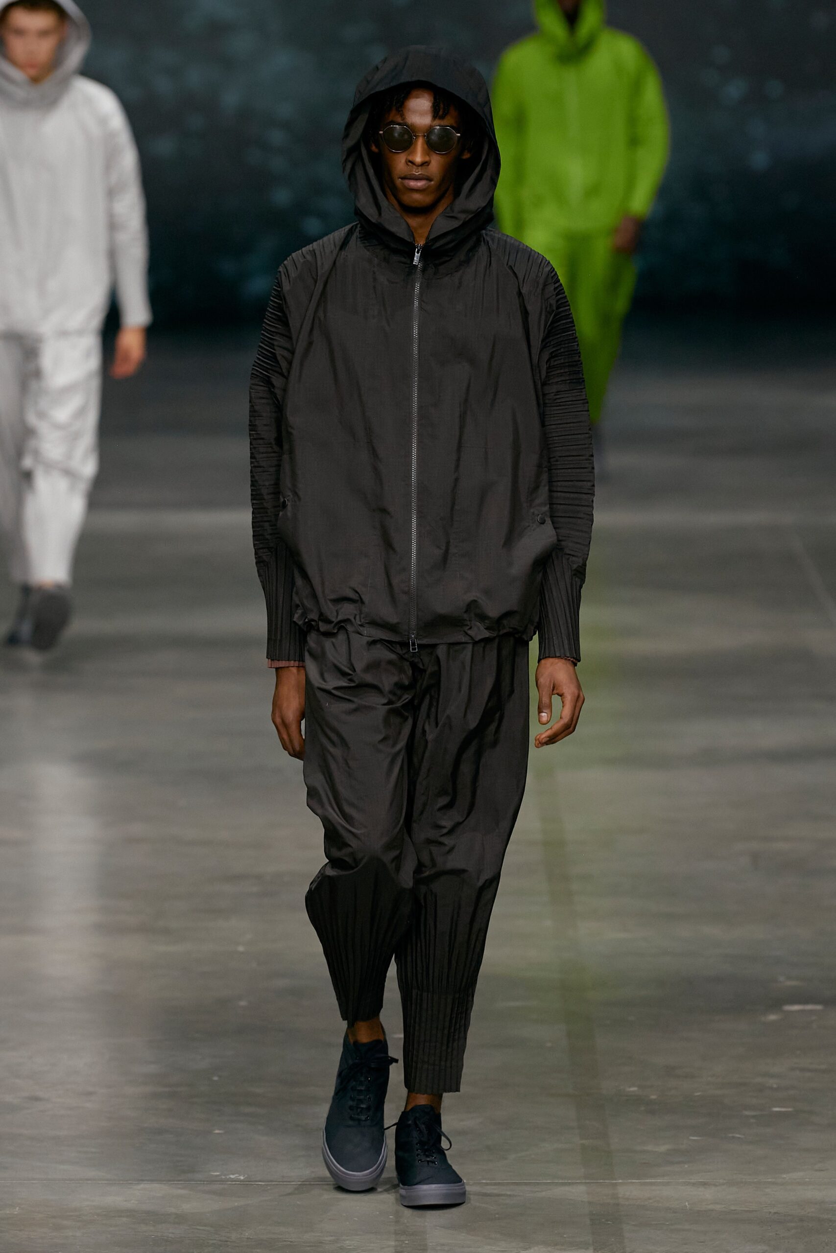 Homme Plissé Issey Miyake F/W 23 Menswear Look 19