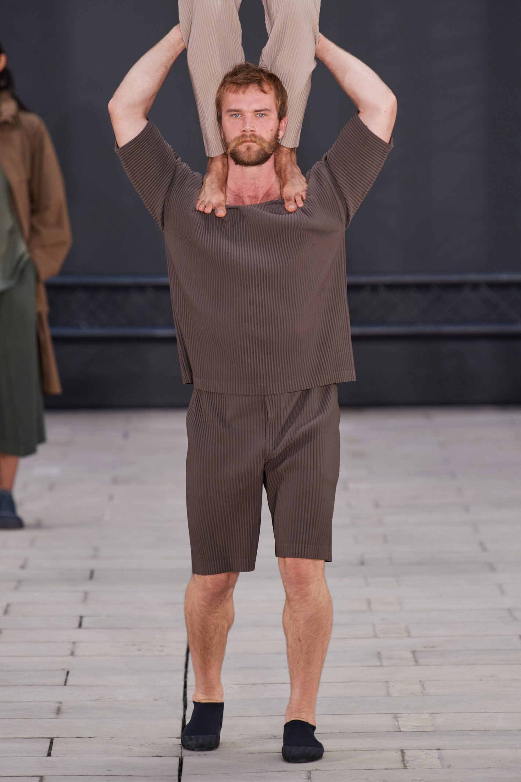 Homme Plissé Issey Miyake S/S 23 Menswear Look 20