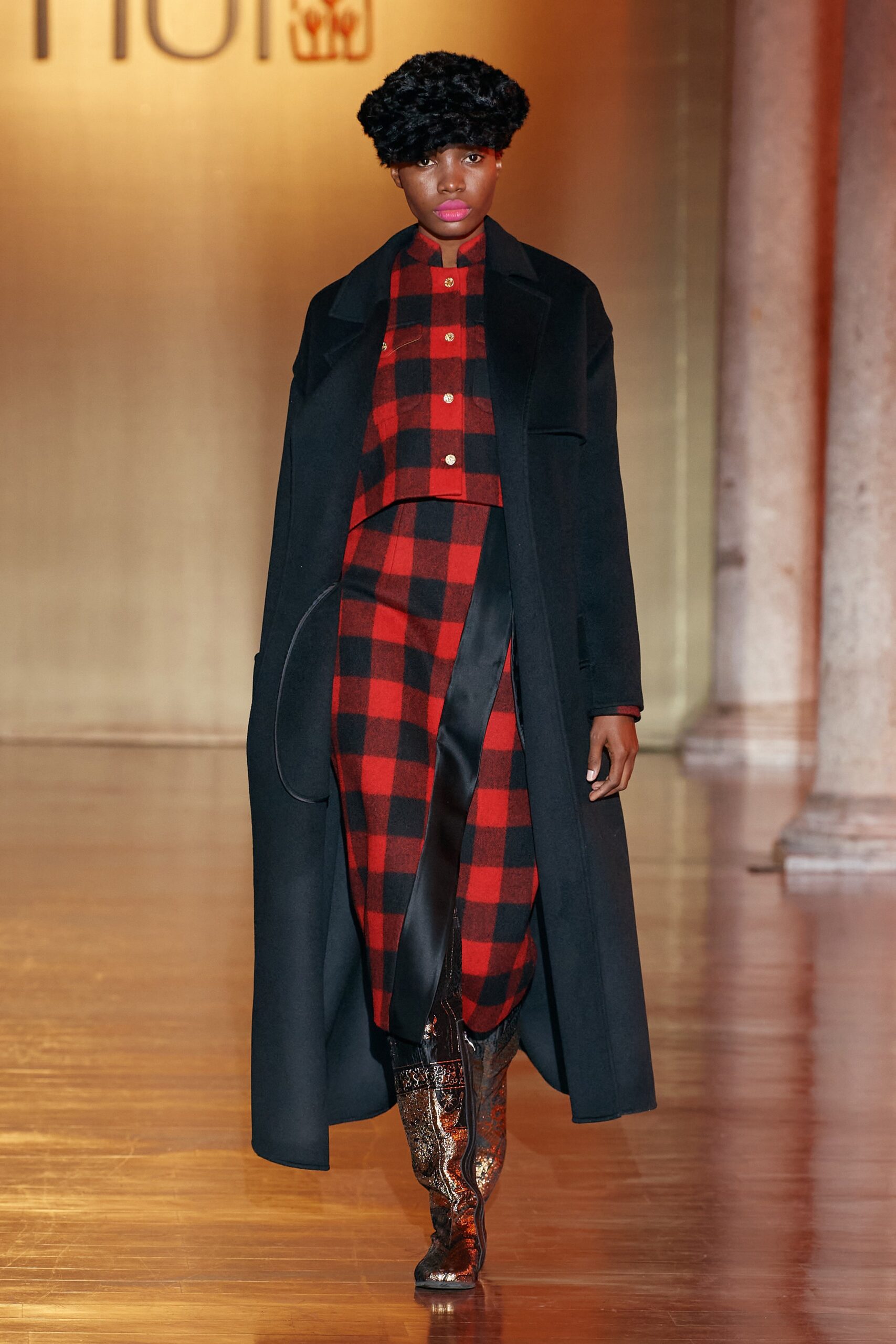 HUI F/W 22 Look 21