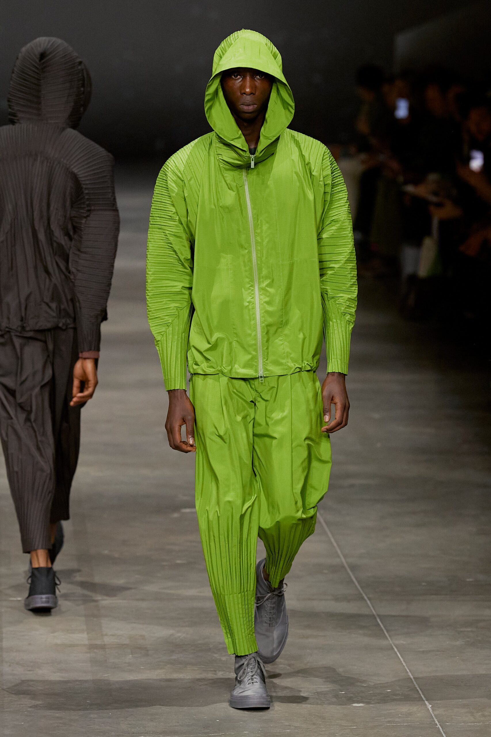 Homme Plissé Issey Miyake F/W 23 Menswear Look 21