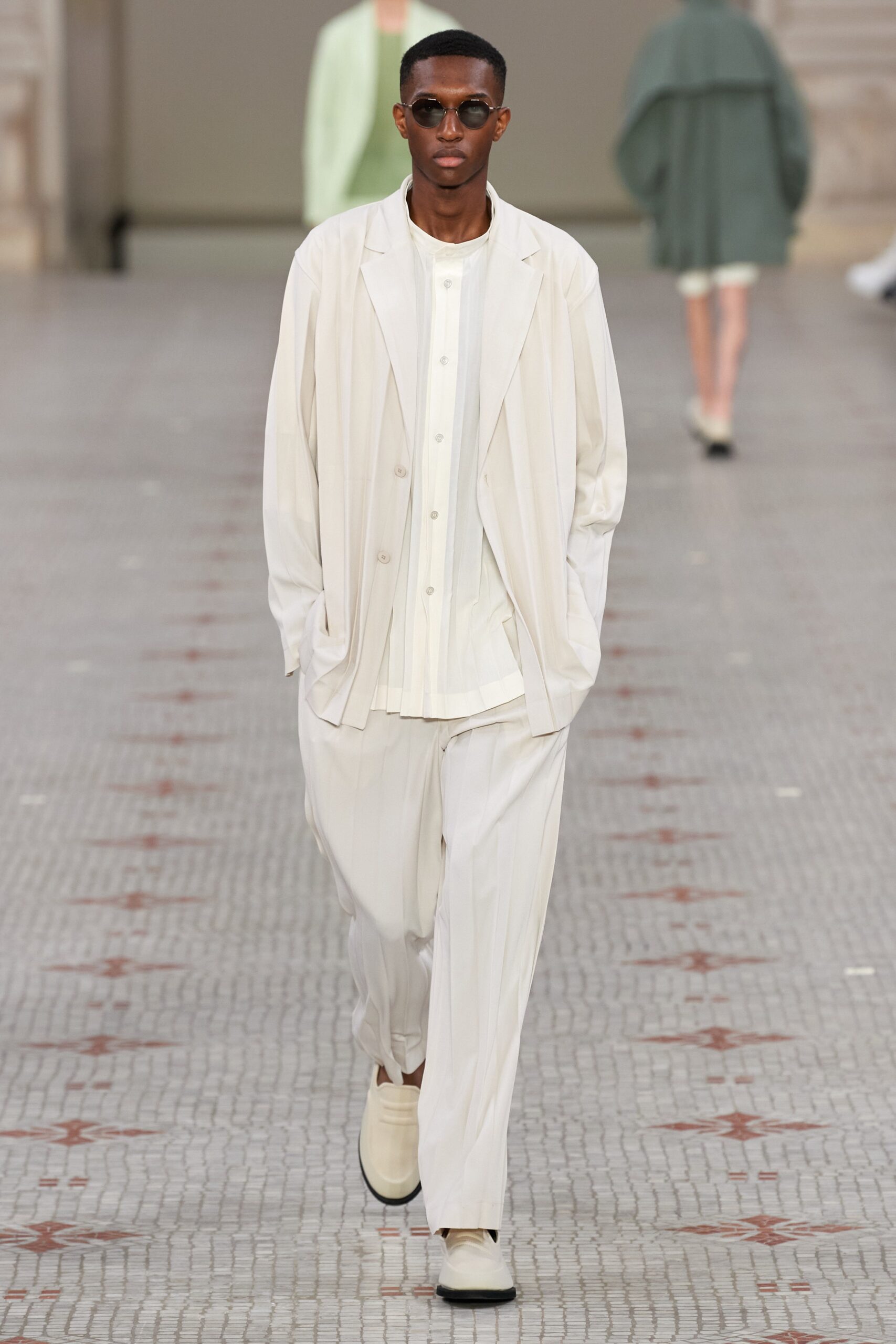 Homme Plissé Issey Miyake S/S 24 Menswear Look 21