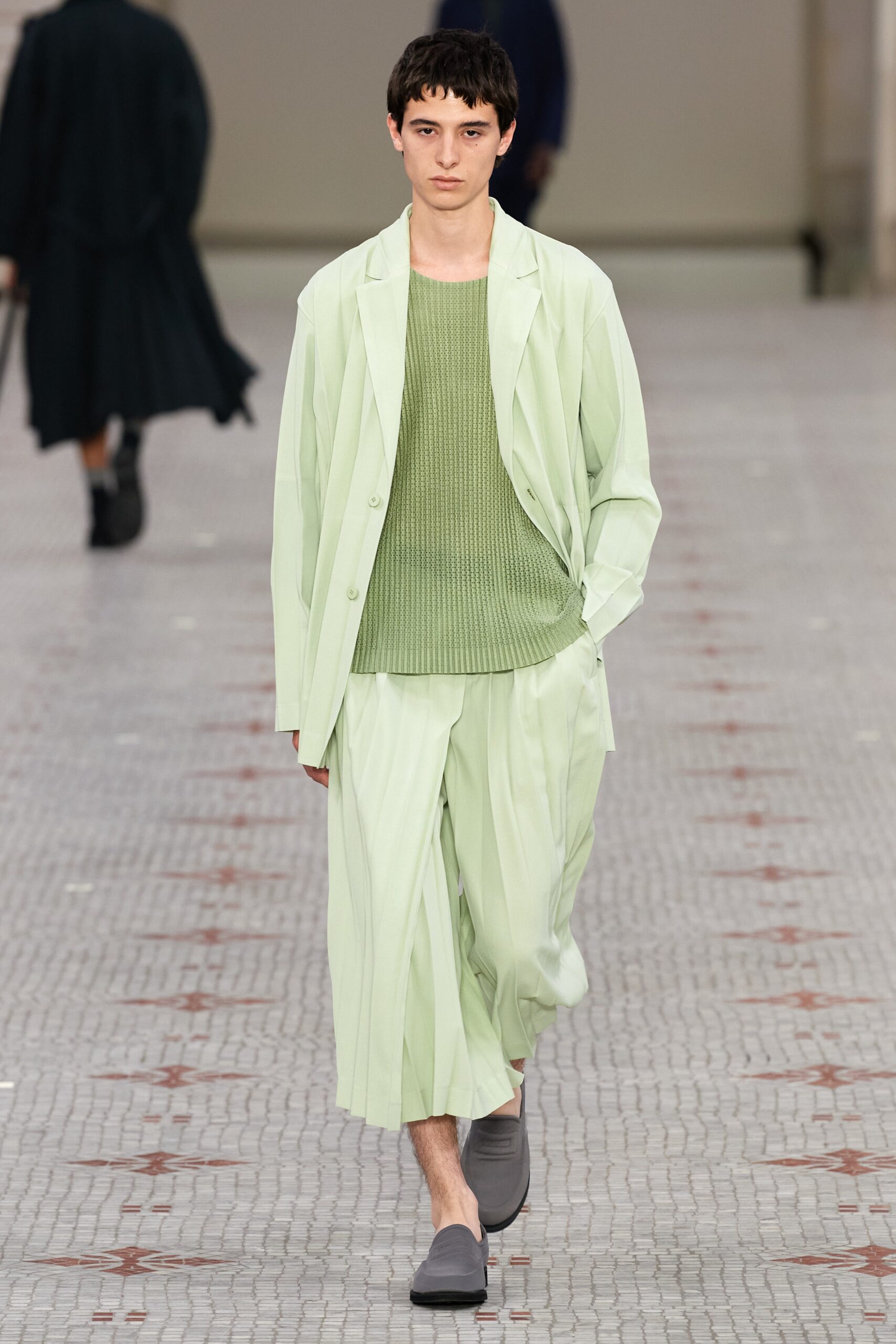 Homme Plissé Issey Miyake S/S 24 Menswear Look 22