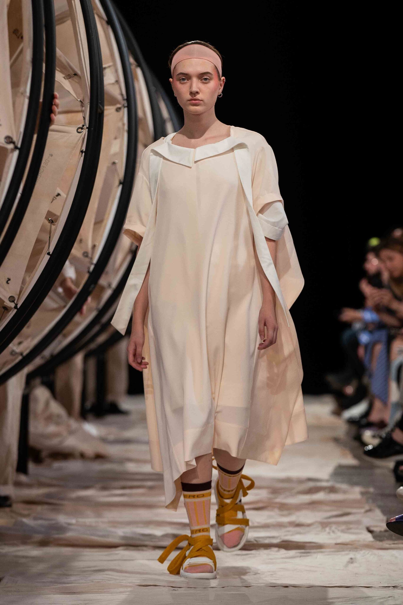 Henrik Vibskov Copenhagen S/S 19 Look 23
