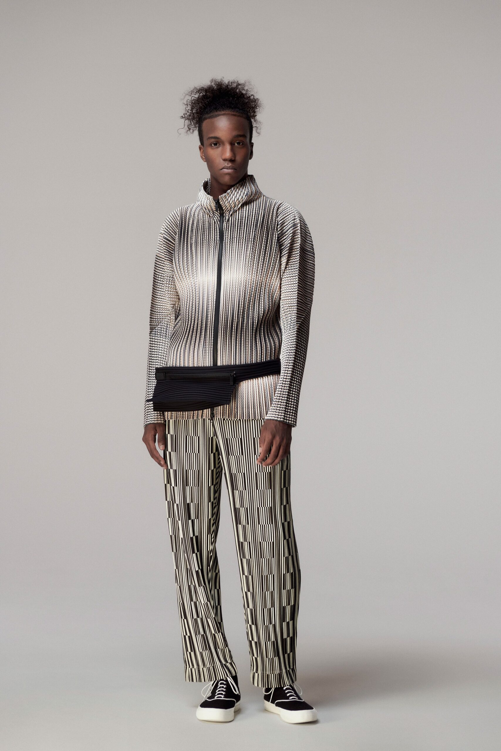 Homme Plissé Issey Miyake S/S 21 Menswear Look 23