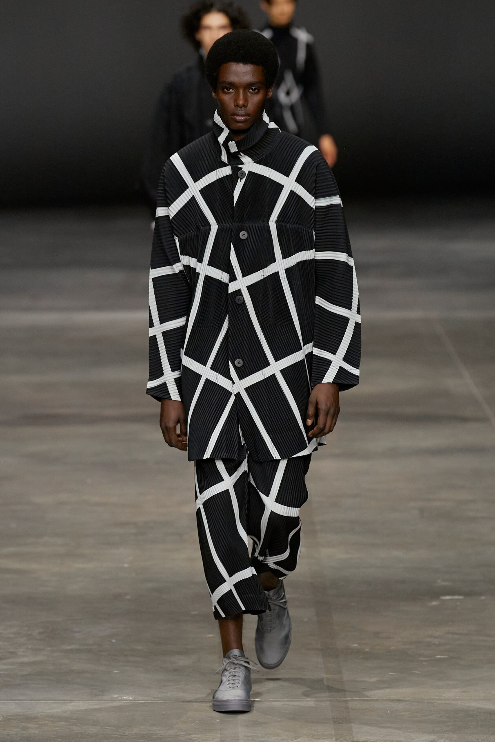 Homme Plissé Issey Miyake F/W 23 Menswear Look 23