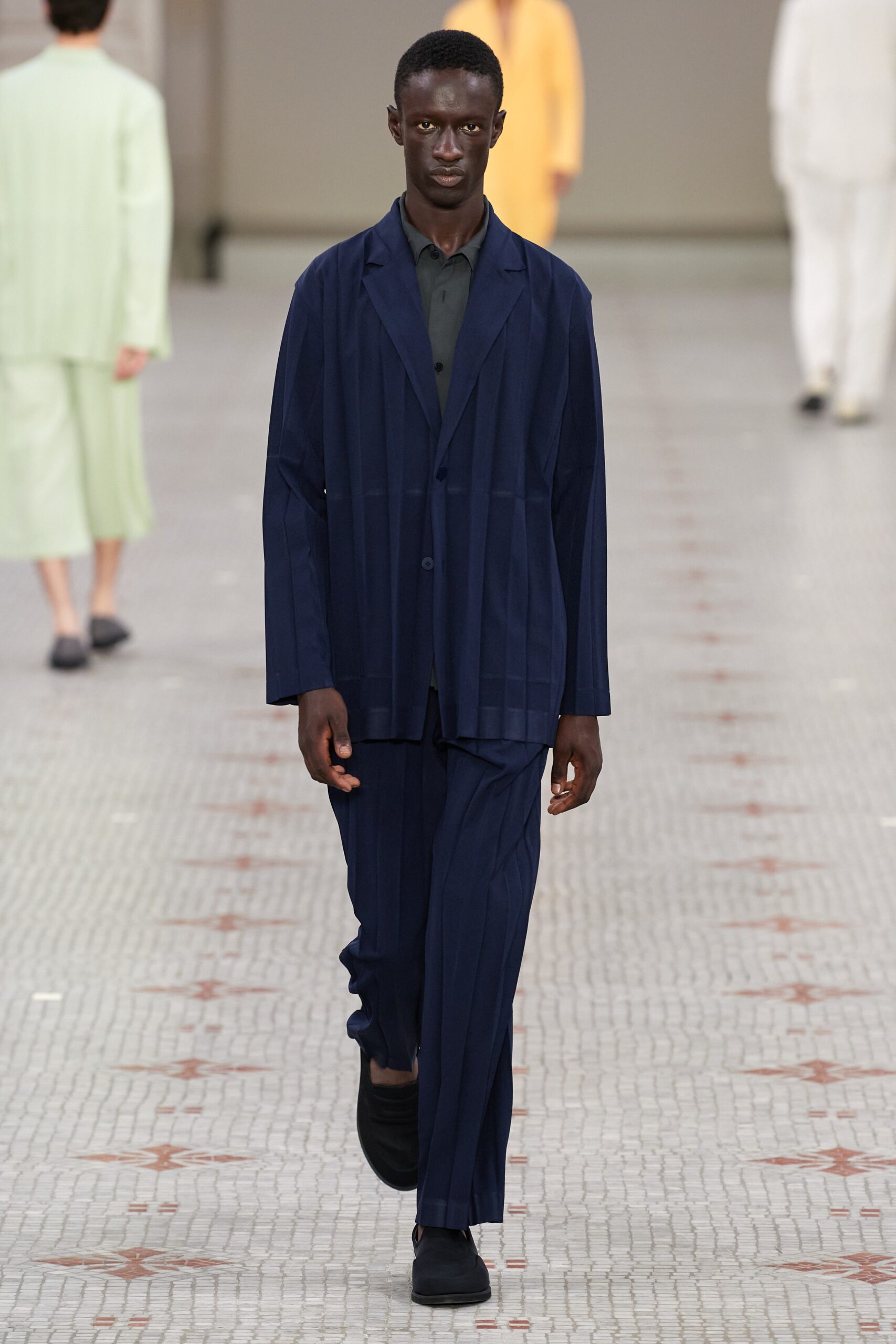 Homme Plissé Issey Miyake S/S 24 Menswear Look 23