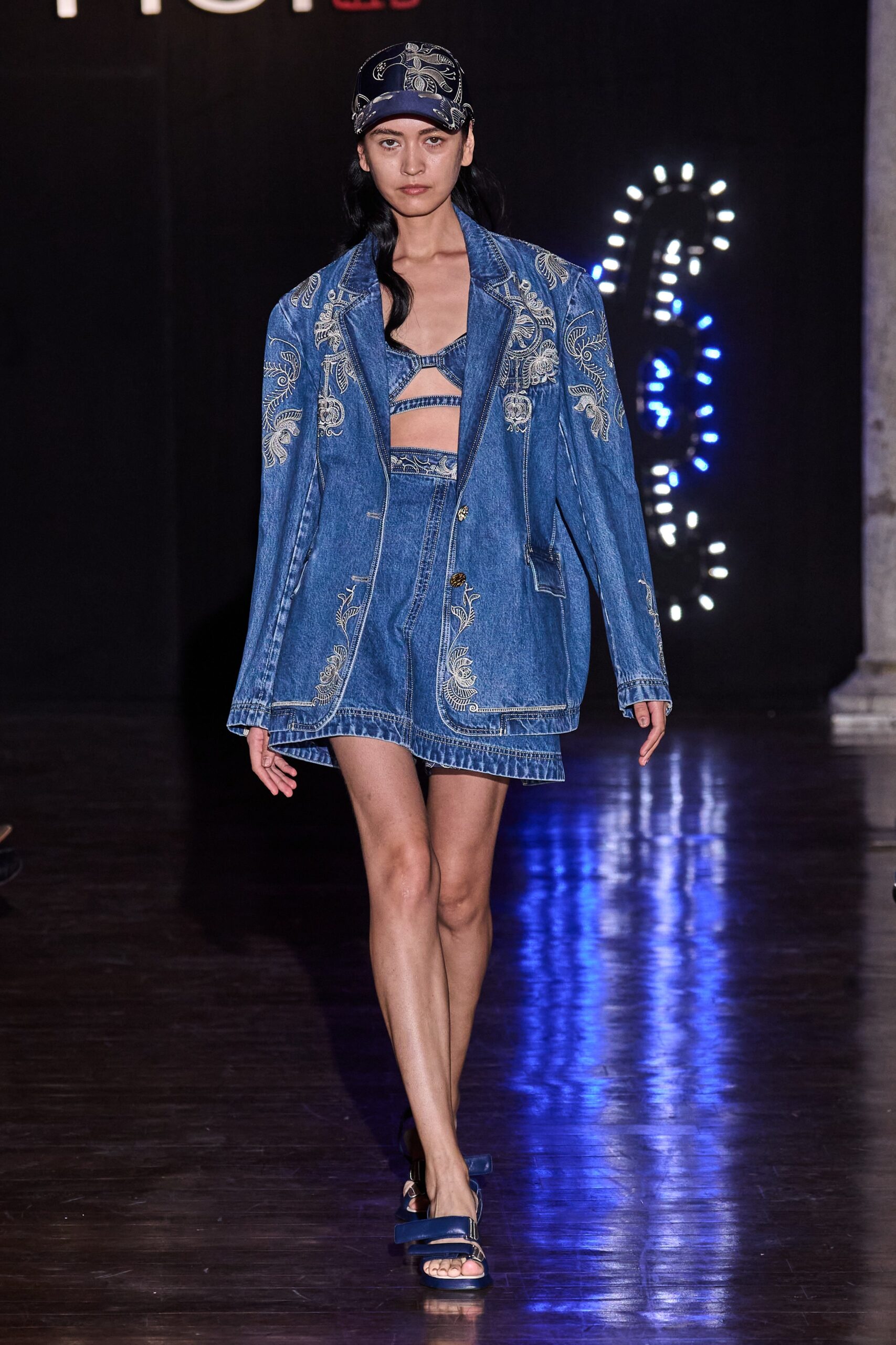 HUI S/S 23 Look 23