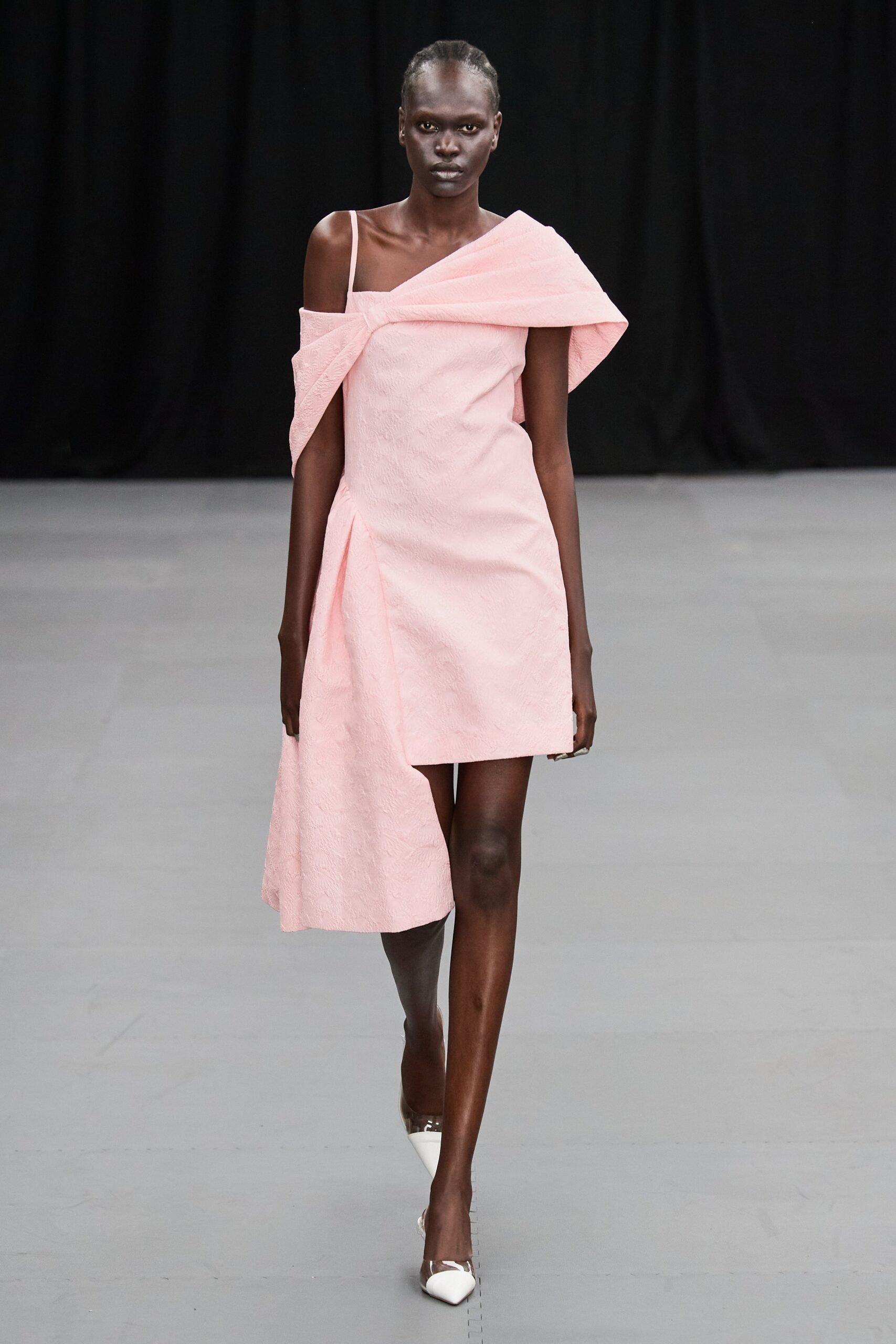 Huishan Zhang S/S 23 Look 23