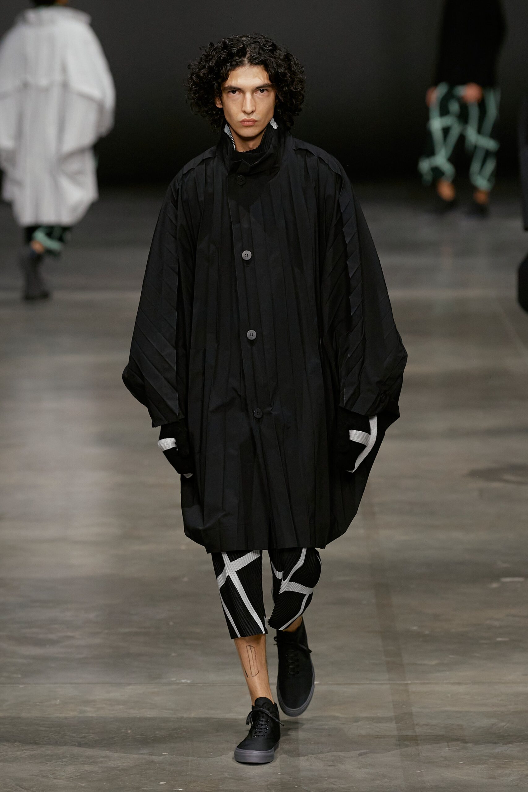 Homme Plissé Issey Miyake F/W 23 Menswear Look 24