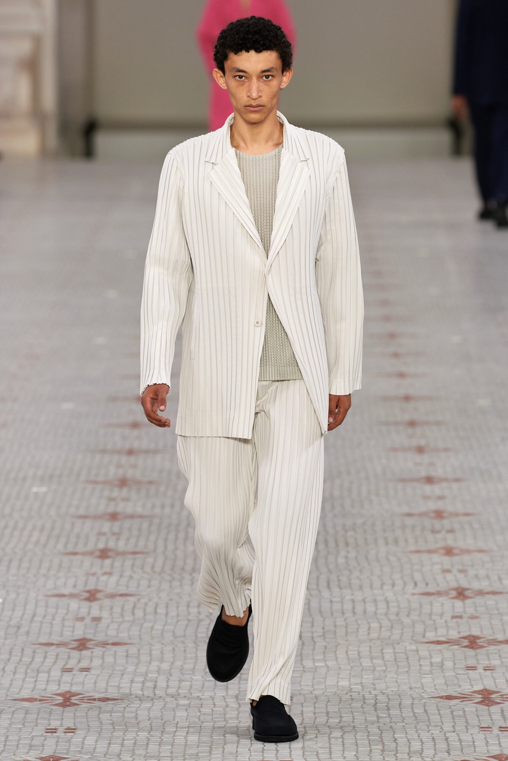 Homme Plissé Issey Miyake S/S 24 Menswear Look 25