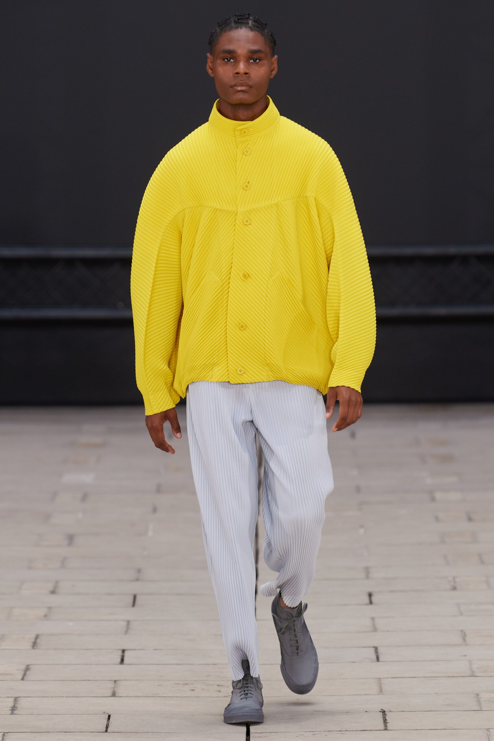 Homme Plissé Issey Miyake S/S 23 Menswear Look 25
