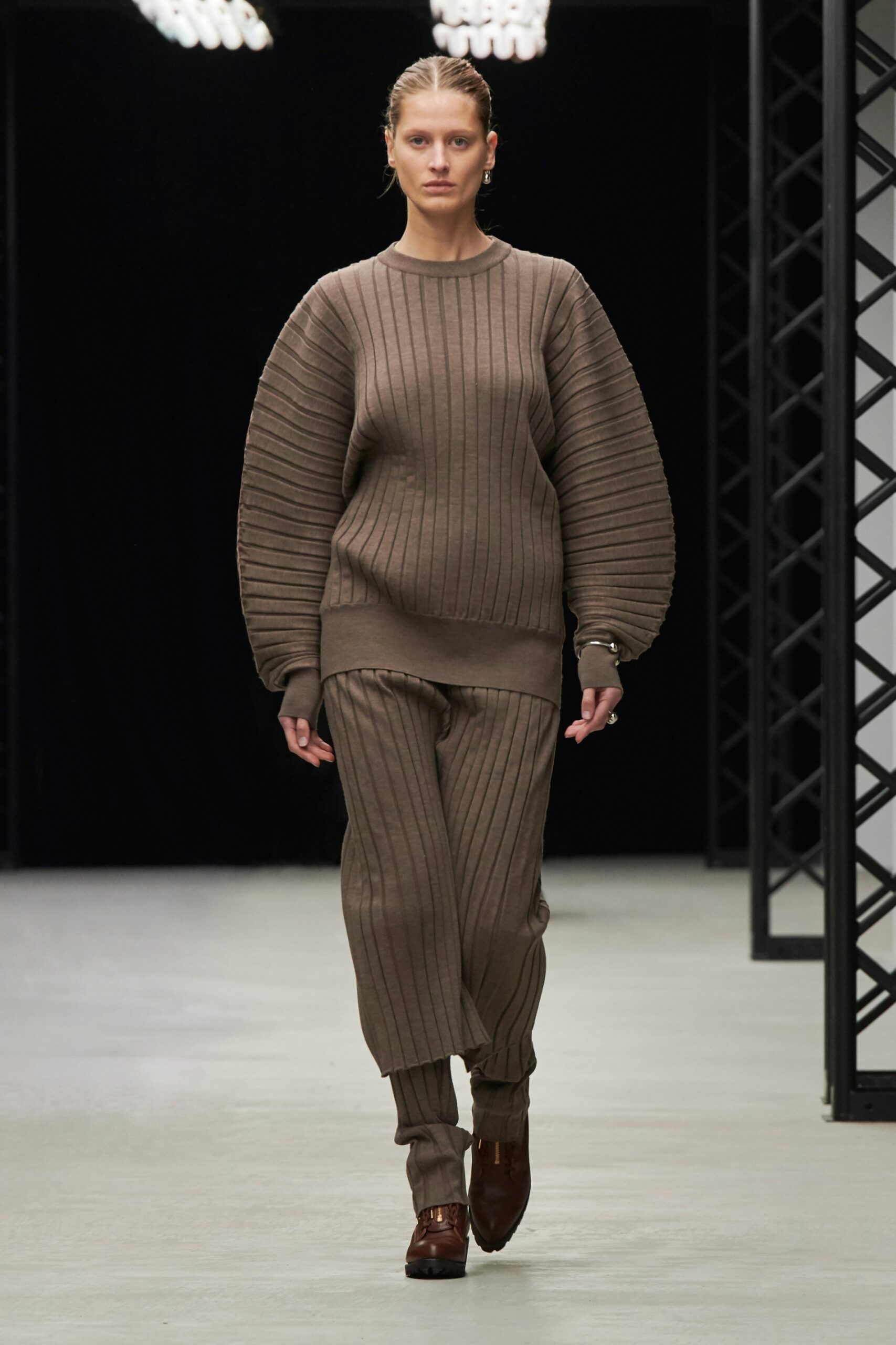 Hyke Tokyo F/W 20 Look 26