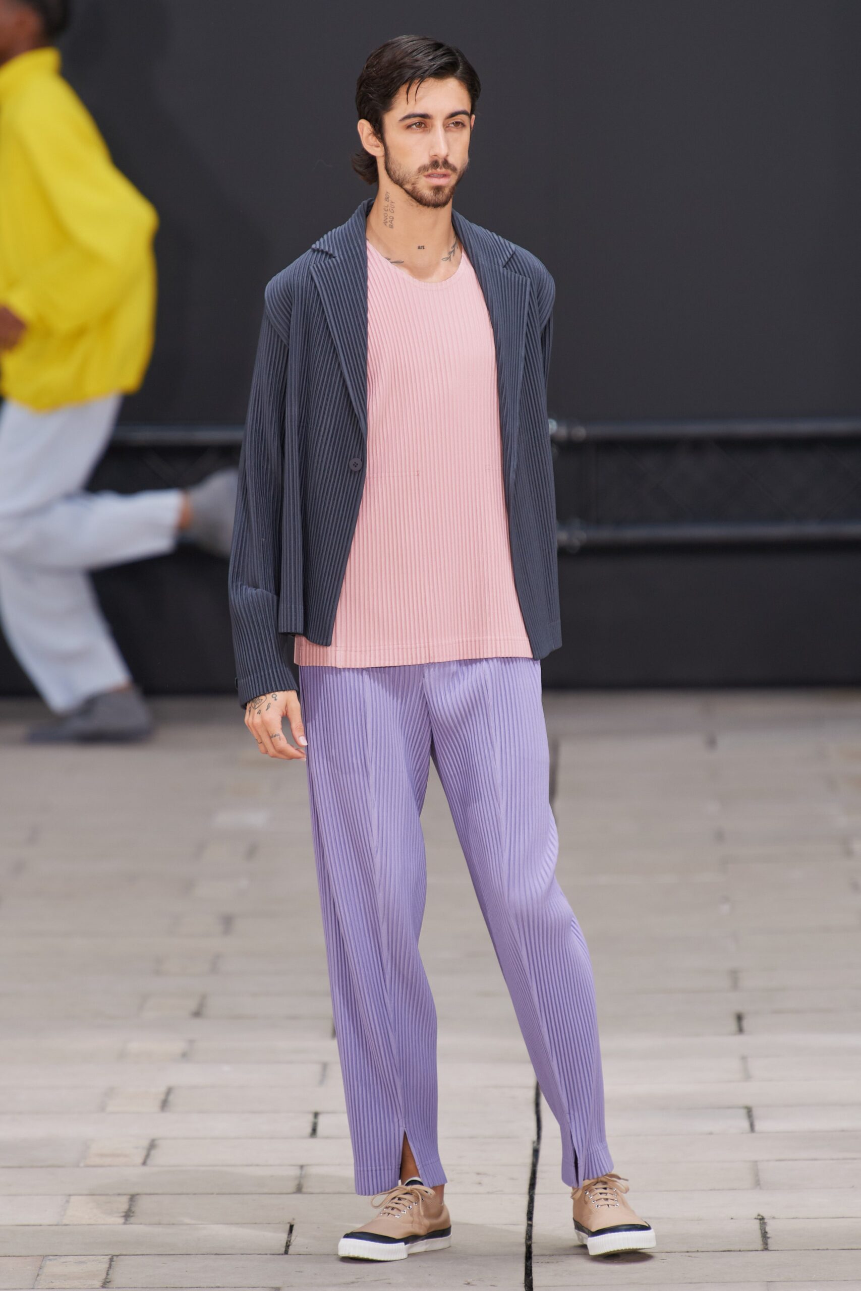 Homme Plissé Issey Miyake S/S 23 Menswear Look 26