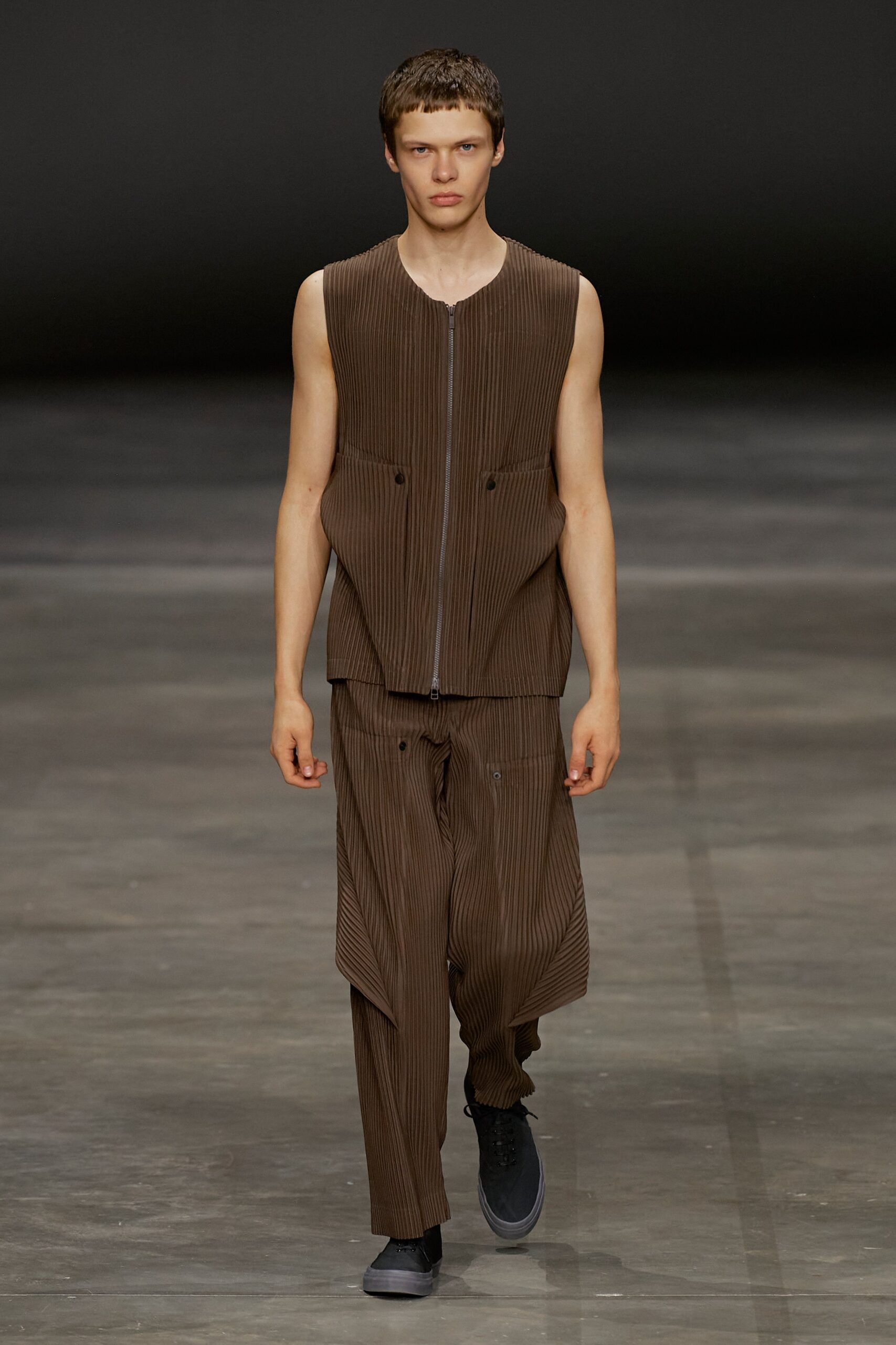 Homme Plissé Issey Miyake F/W 23 Menswear Look 29