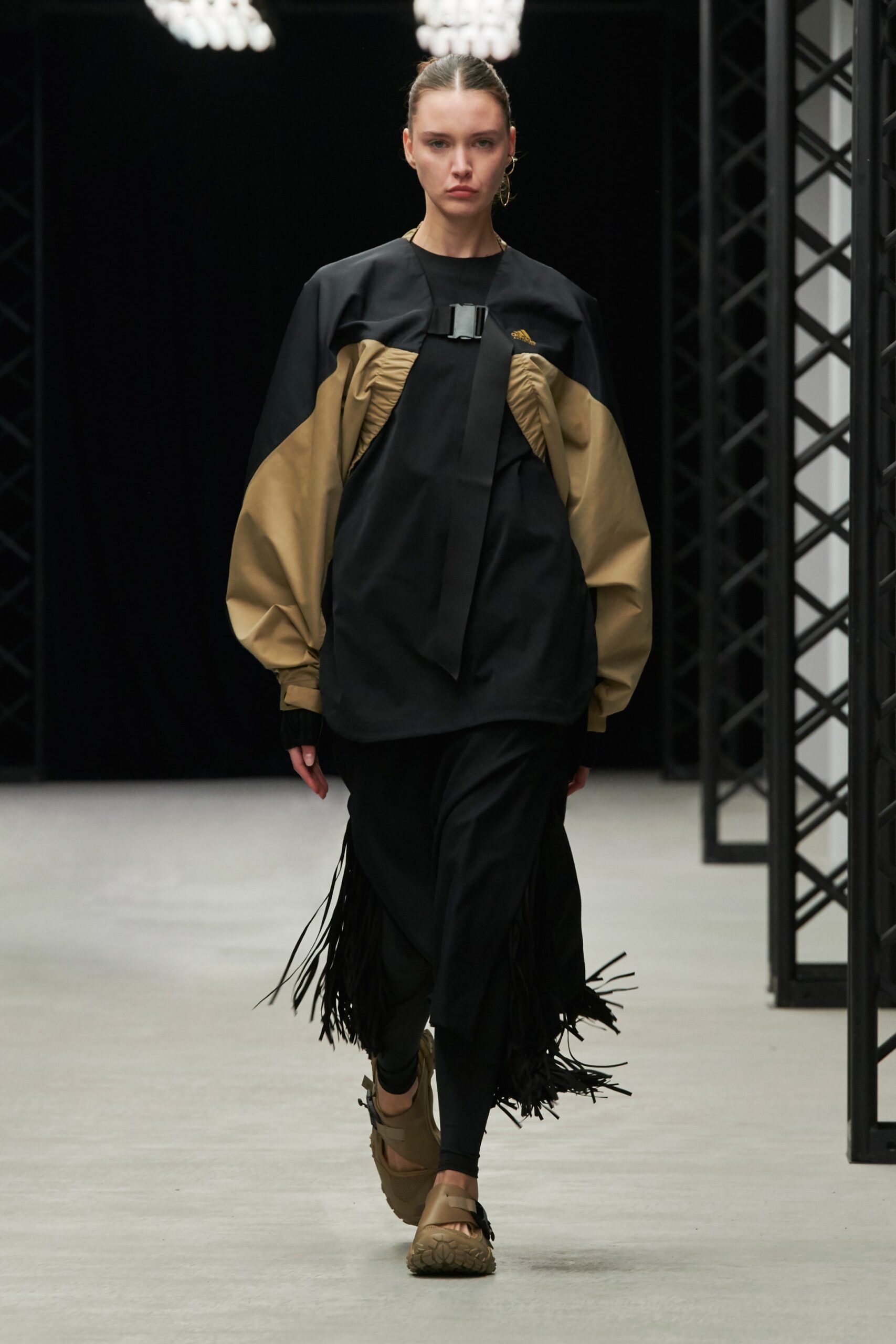 Hyke Tokyo F/W 20 Look 32