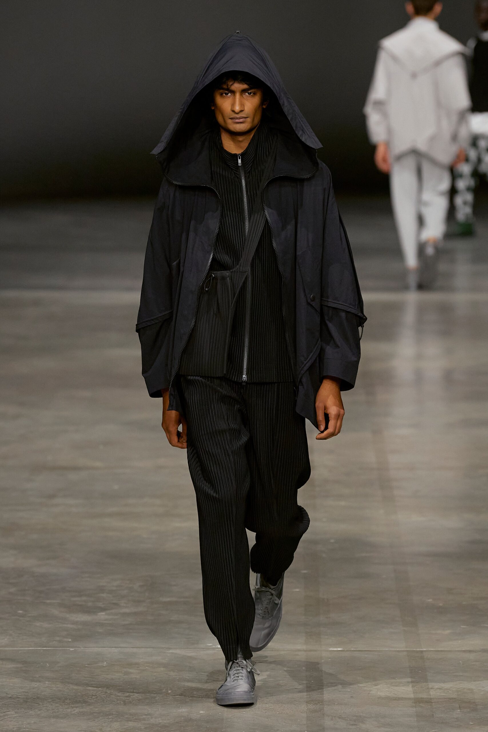 Homme Plissé Issey Miyake F/W 23 Menswear Look 33