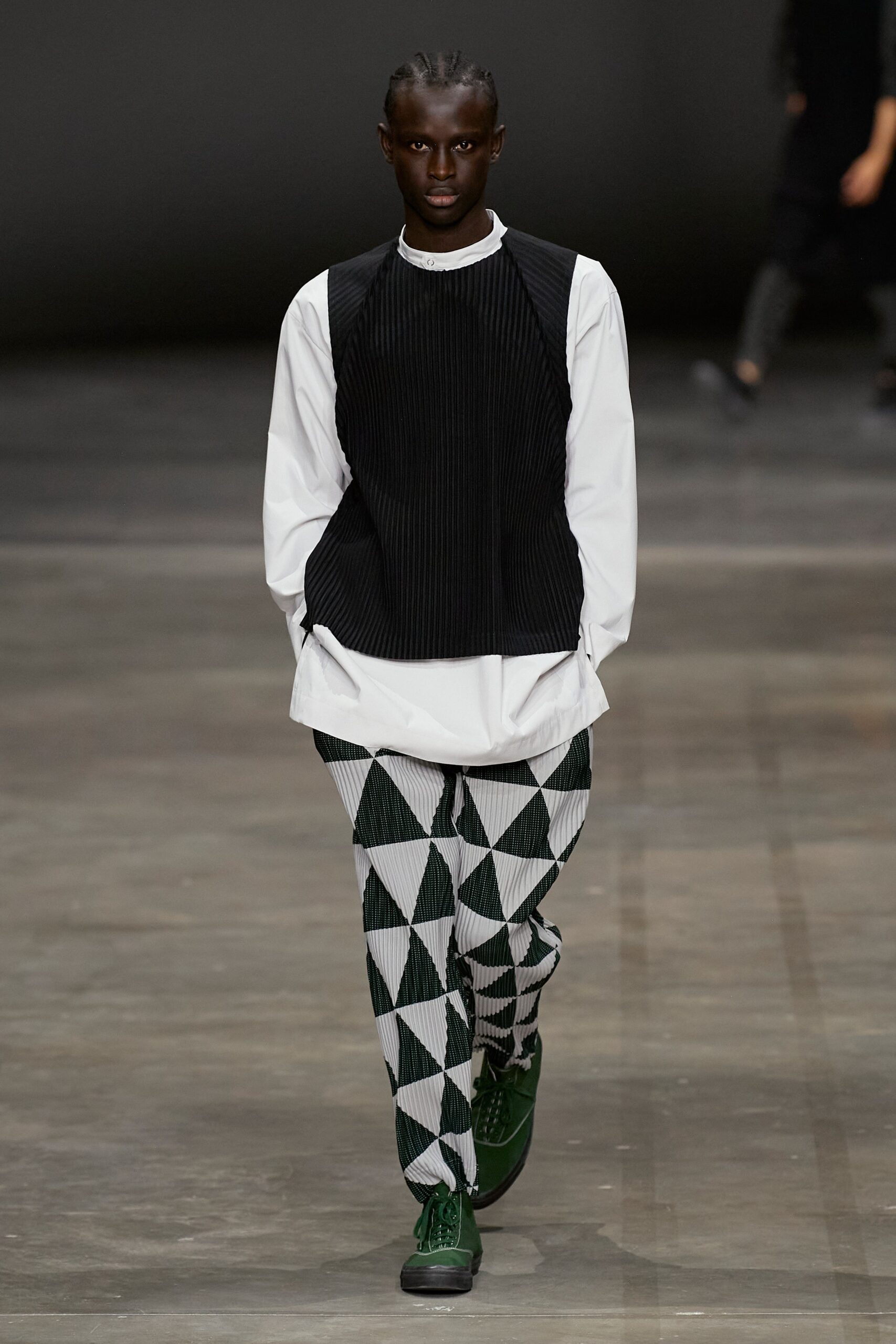 Homme Plissé Issey Miyake F/W 23 Menswear Look 34