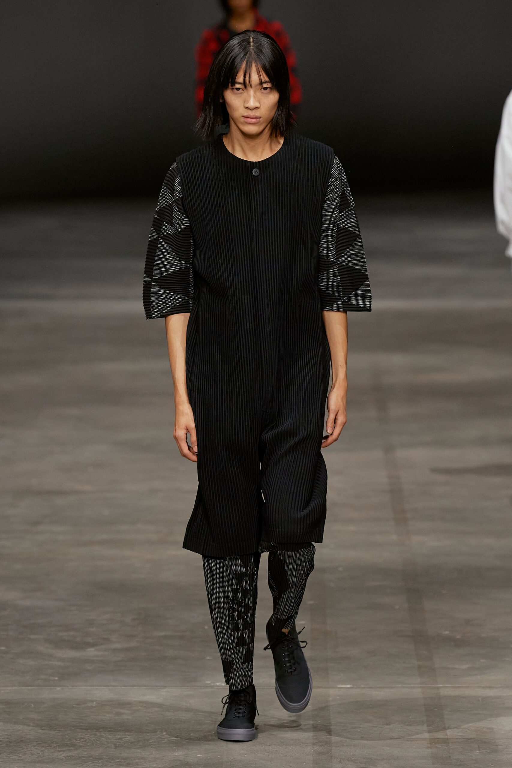 Homme Plissé Issey Miyake F/W 23 Menswear Look 35