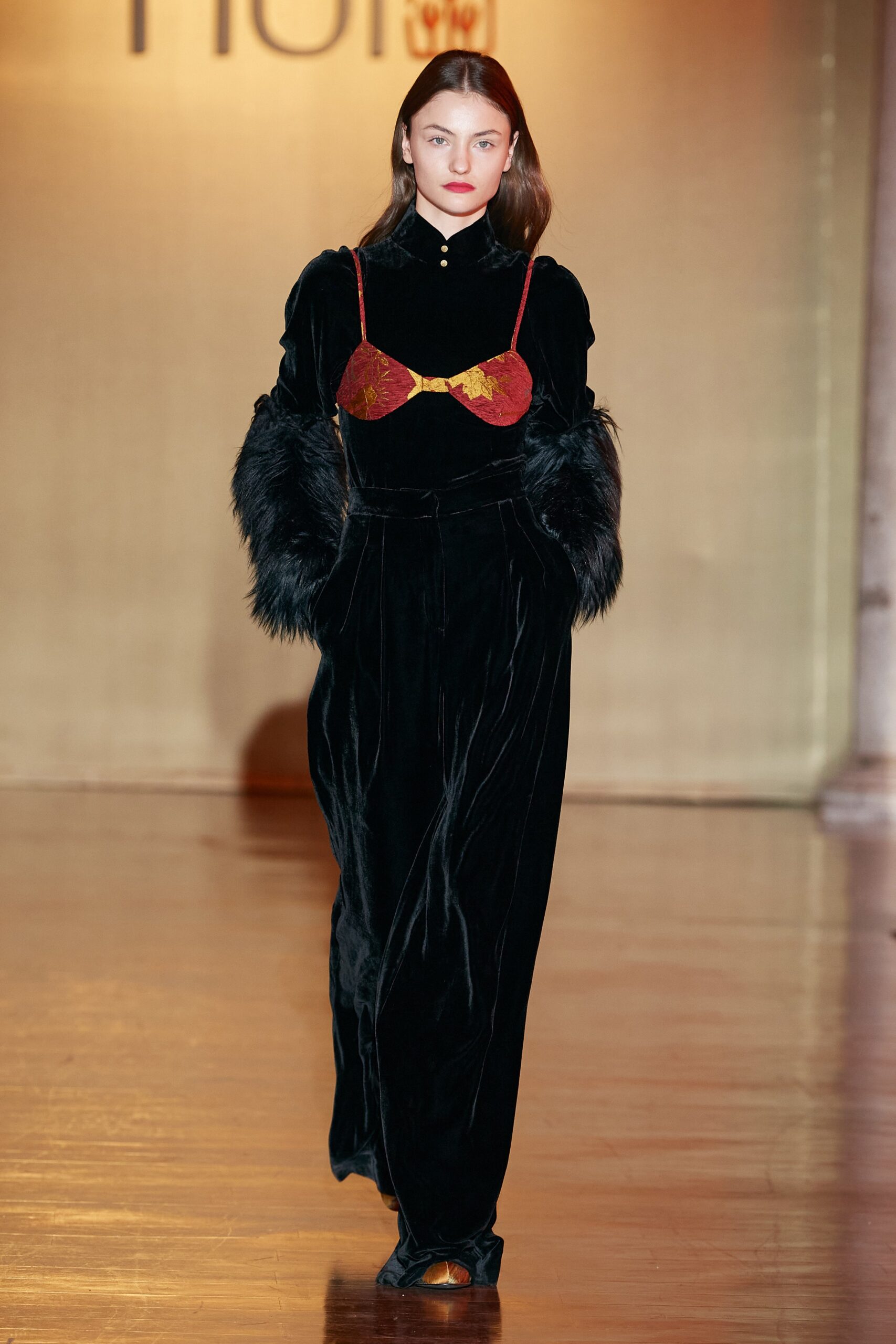 HUI F/W 22 Look 36