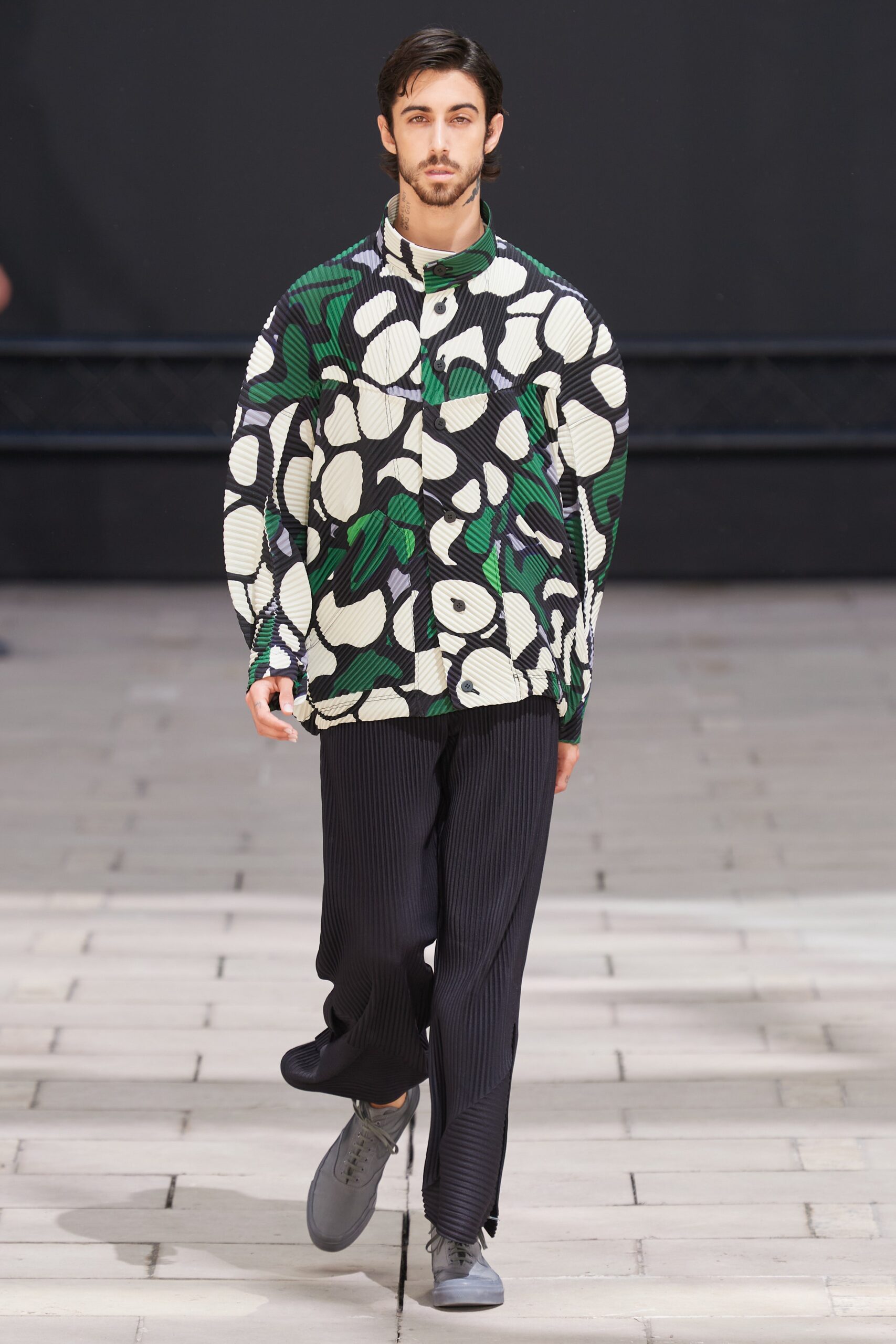 Homme Plissé Issey Miyake S/S 23 Menswear Look 36