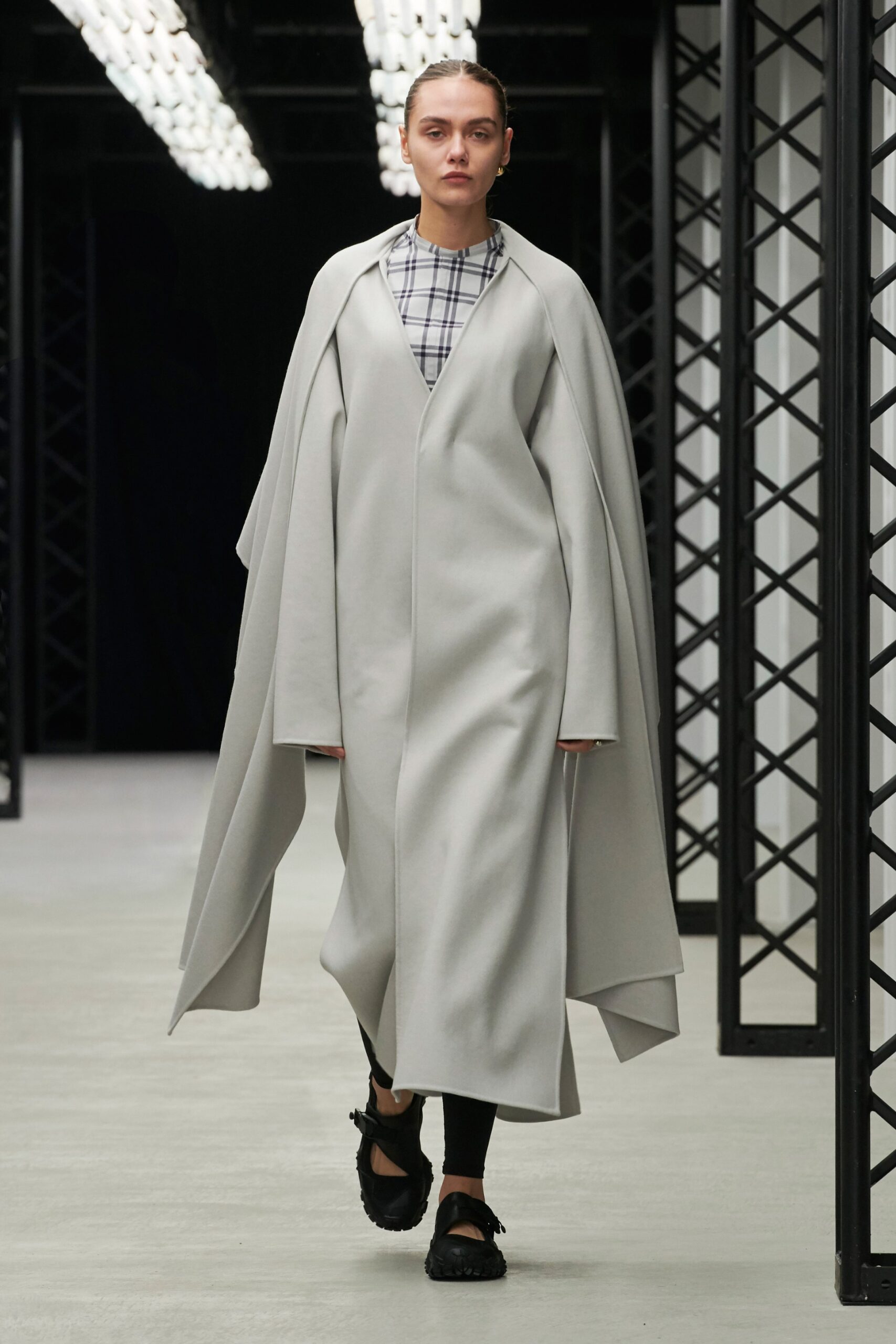 Hyke Tokyo F/W 20 Look 38