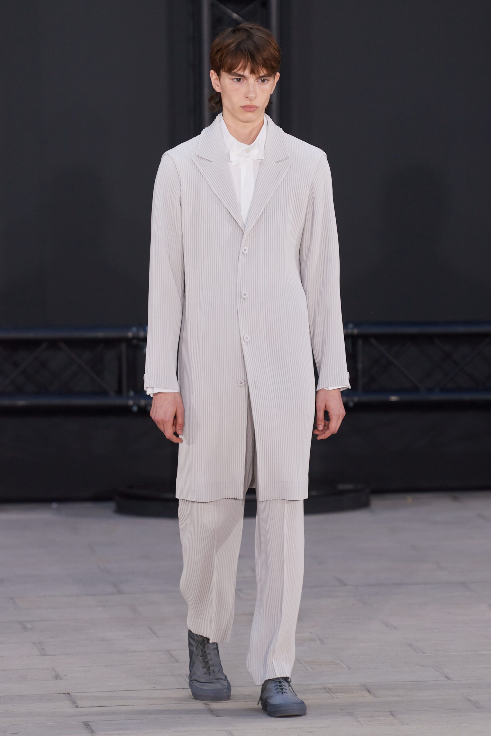 Homme Plissé Issey Miyake S/S 23 Menswear Look 38