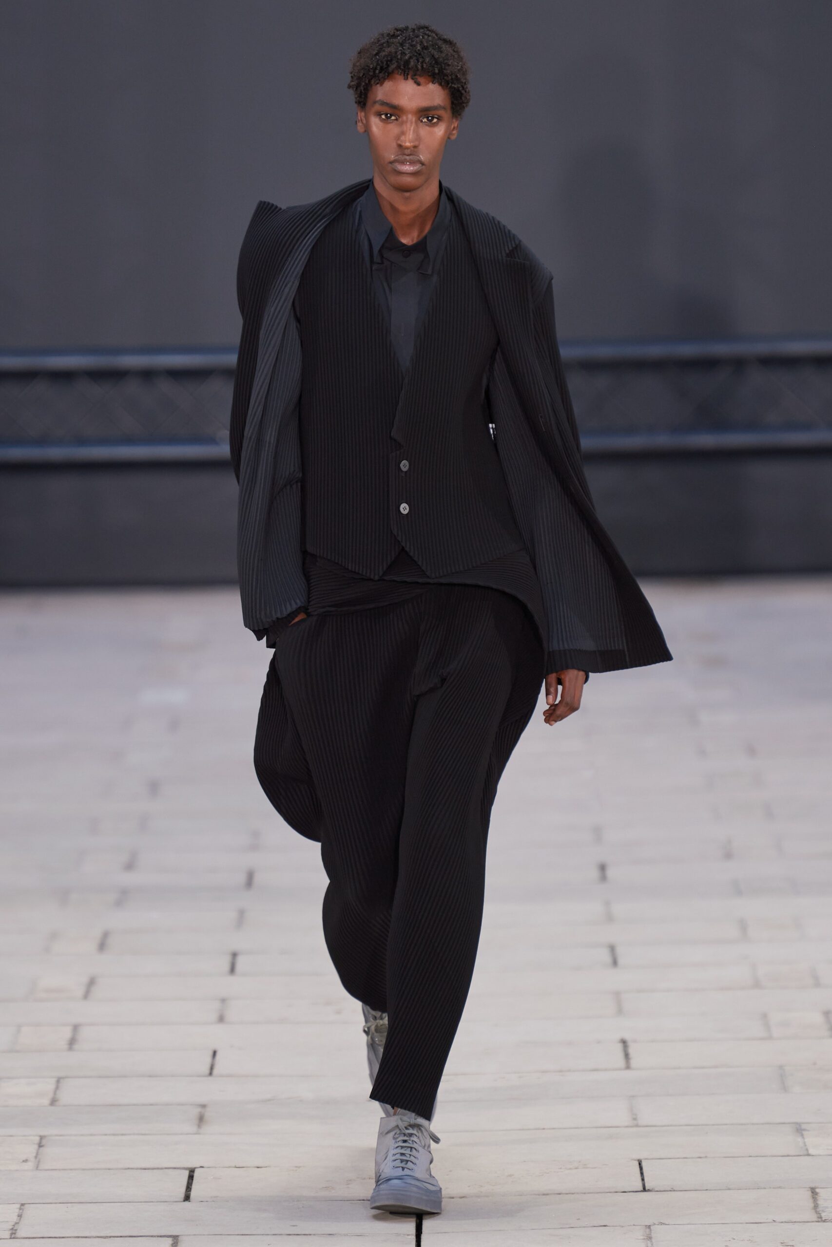 Homme Plissé Issey Miyake S/S 23 Menswear Look 39
