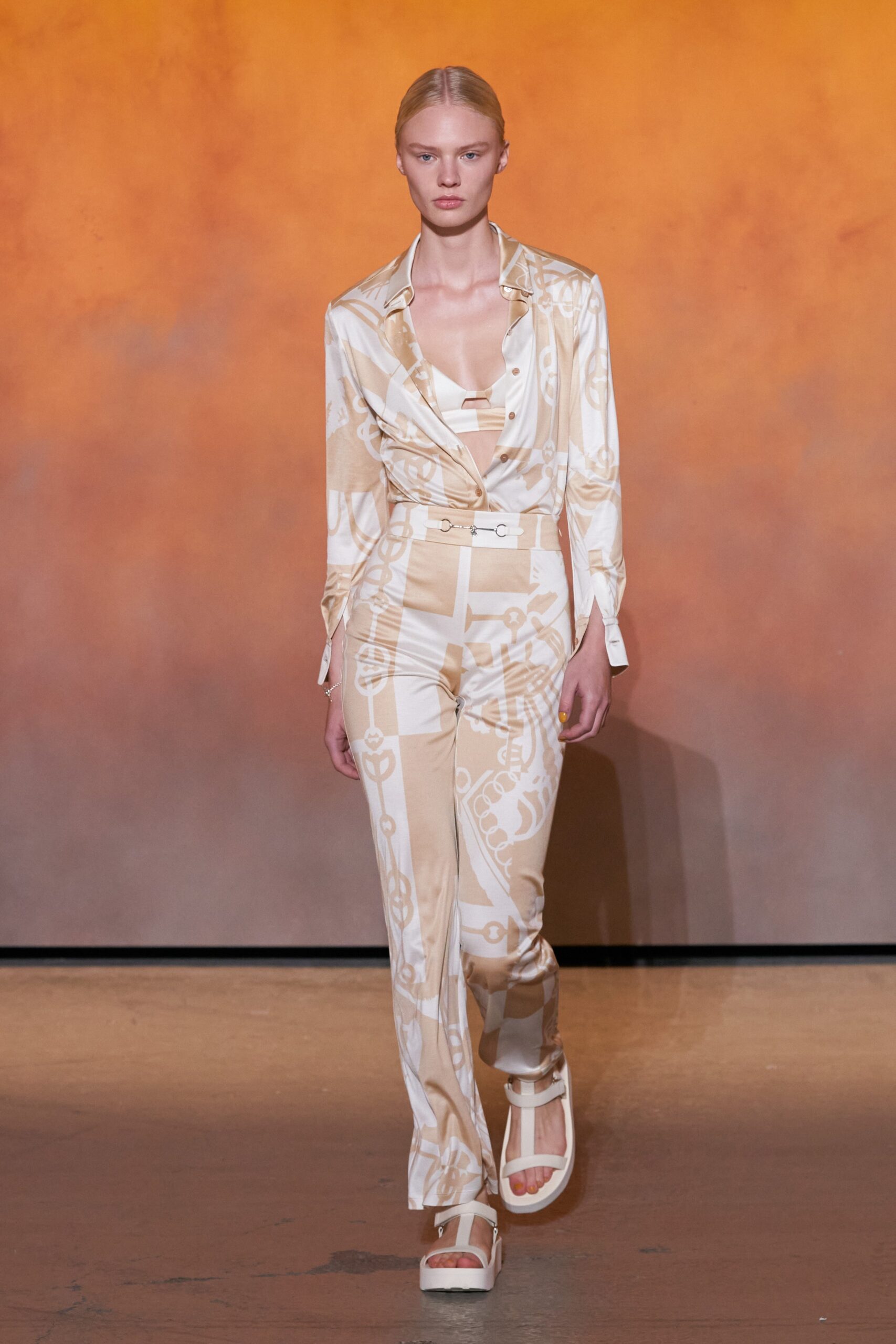Hermès S/S 22 Look 49