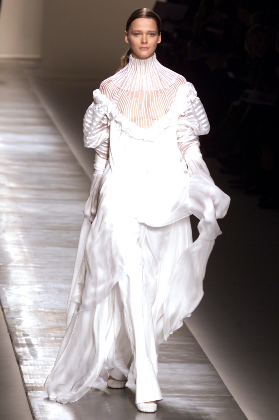 Givenchy S/S 02 Couture Look 1