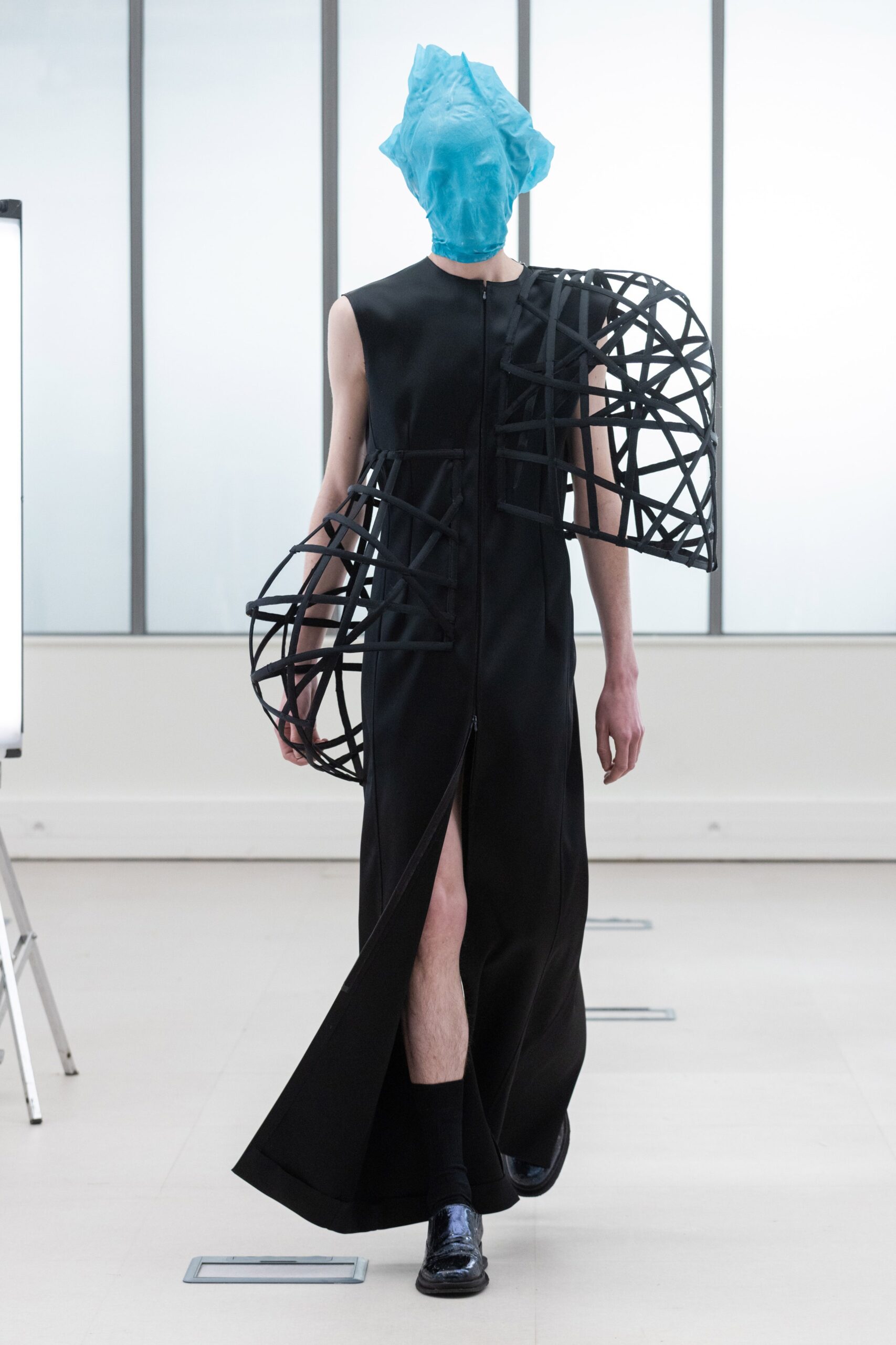 Institut Français de la Mode F/W 22 Look 215