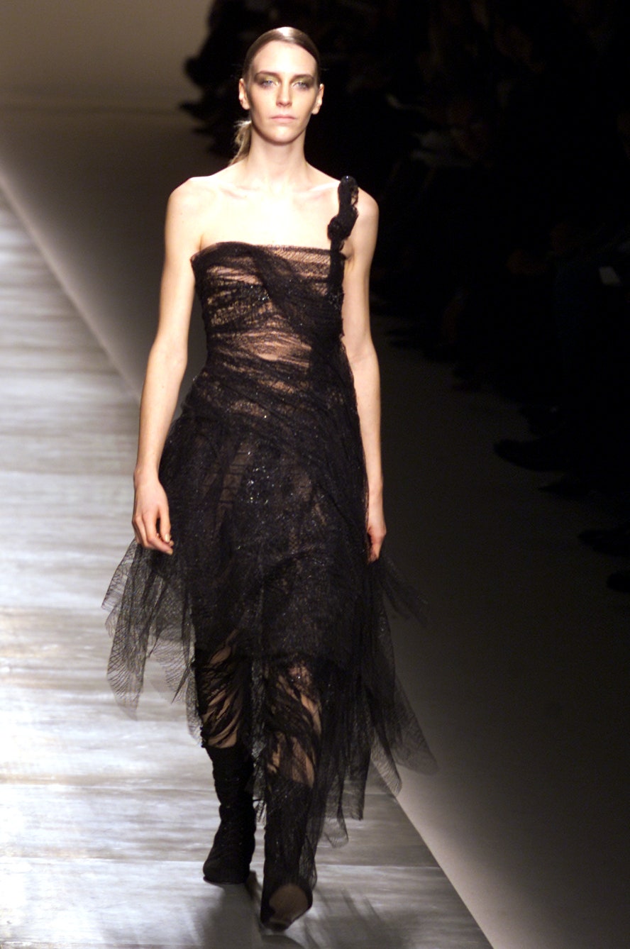 Givenchy S/S 02 Couture Look 3