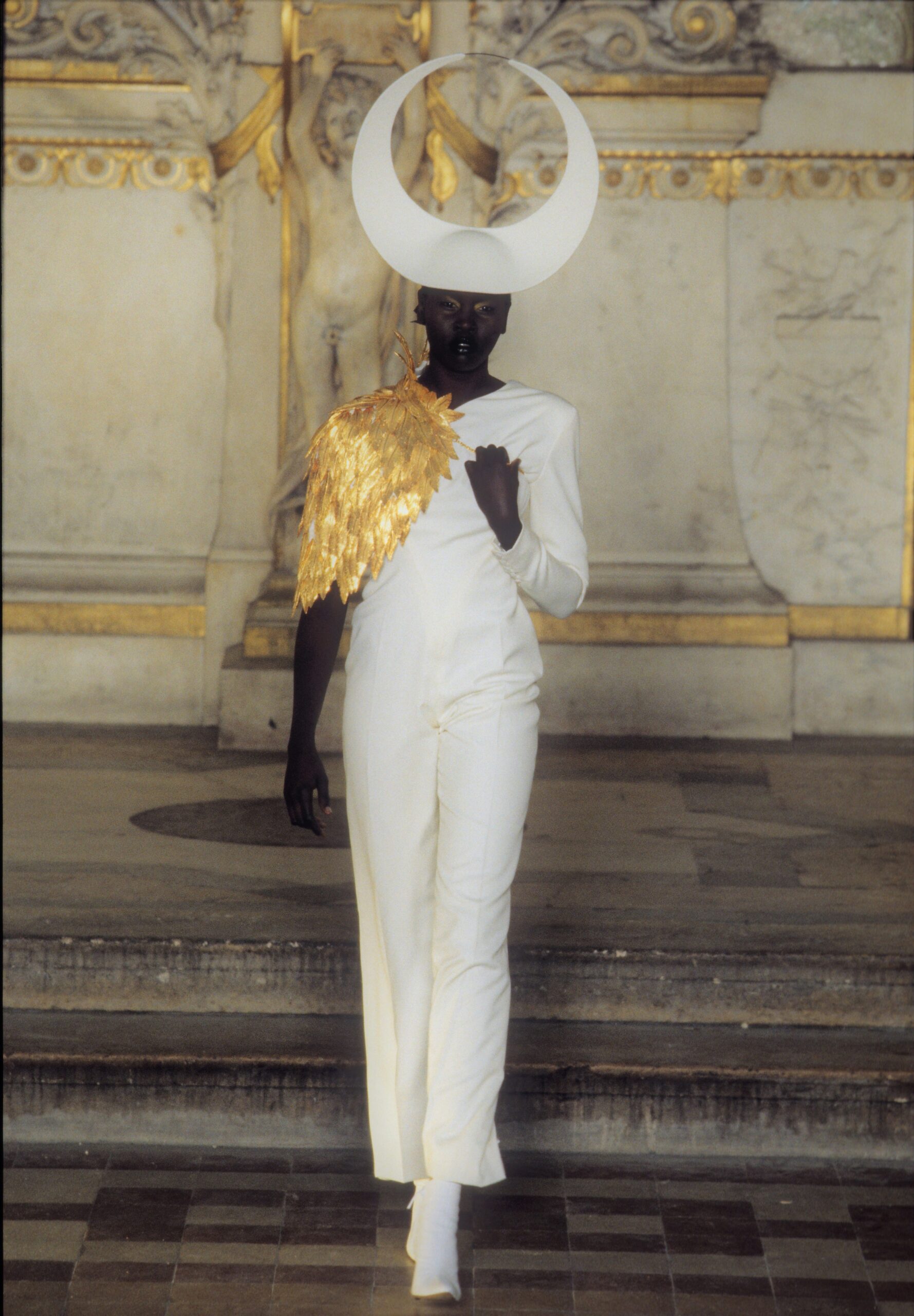 Givenchy S/S 97 Couture Look 4