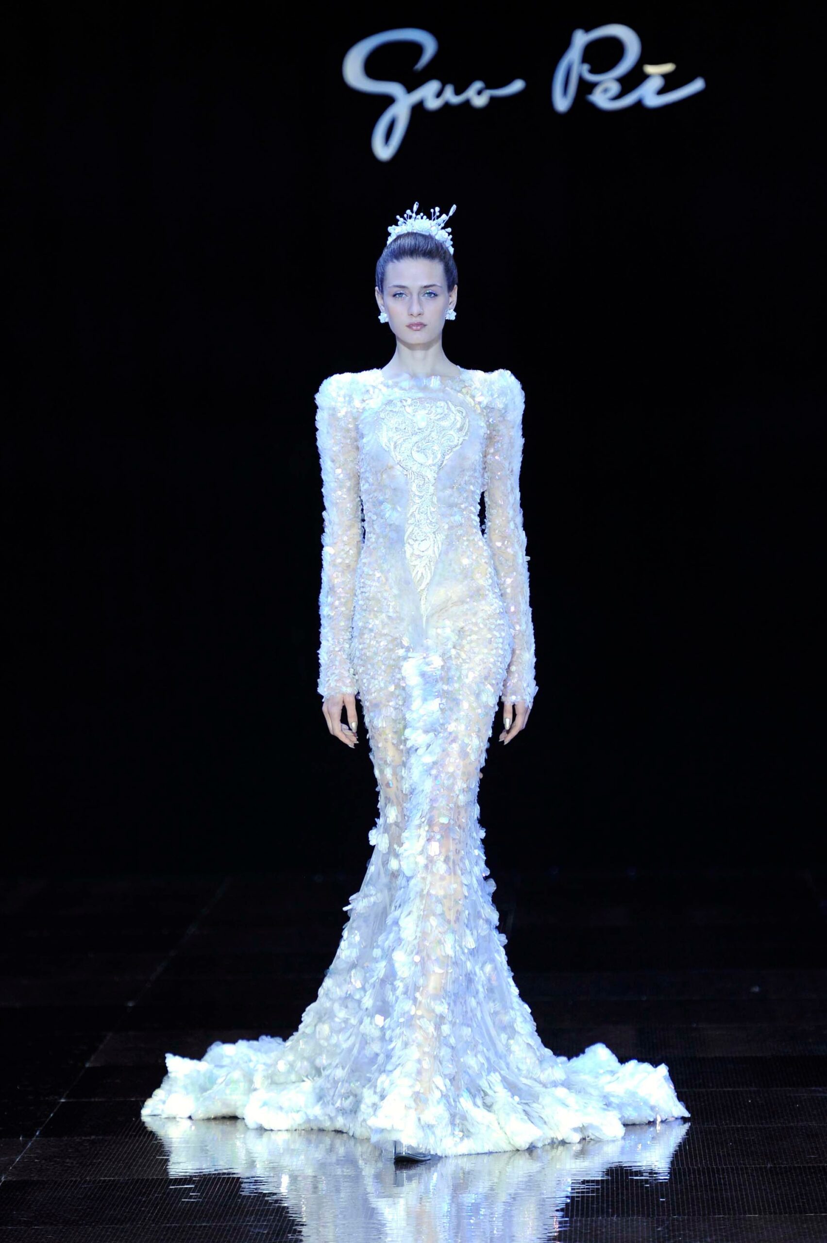 Guo Pei Fall 2016 Couture