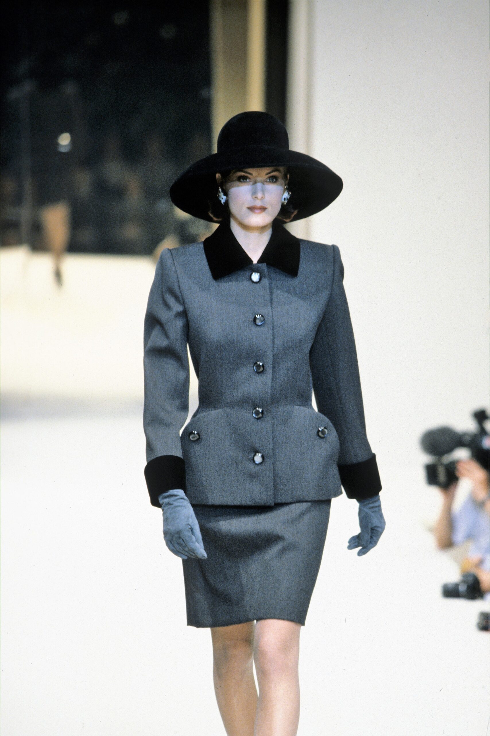 Givenchy F/W 95 Couture Look 17
