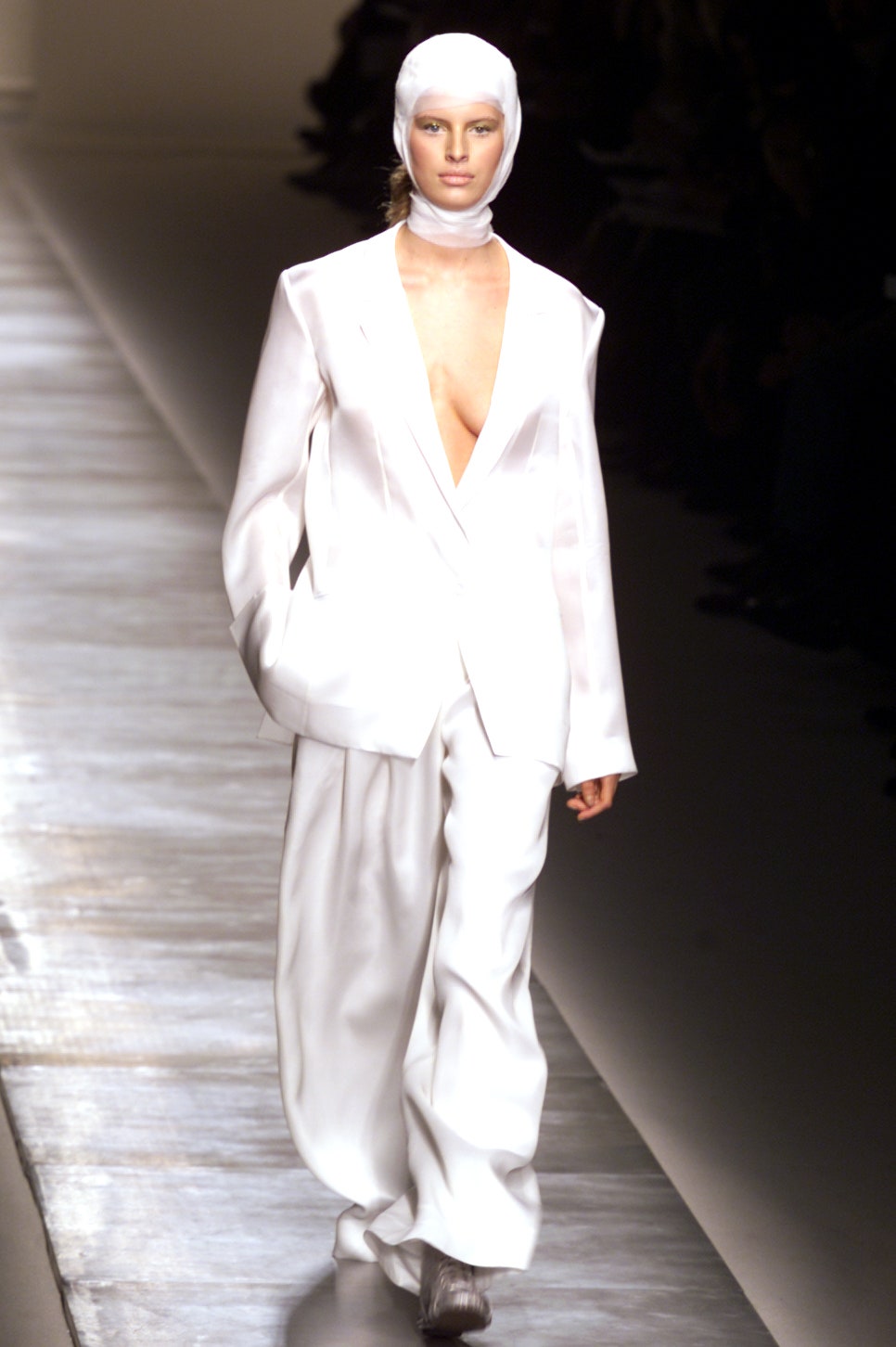 Givenchy S/S 02 Couture Look 18