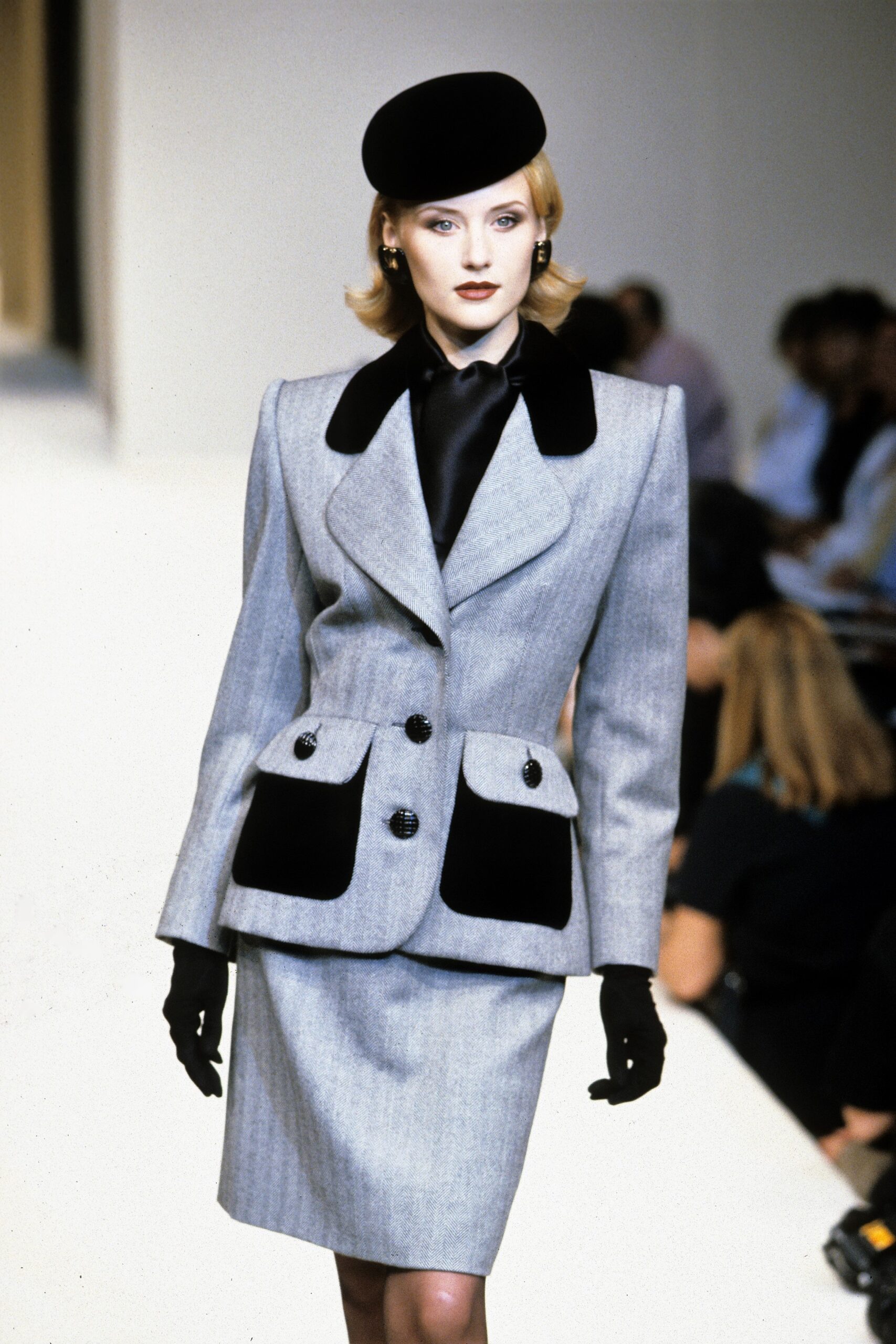 Givenchy F/W 95 Couture Look 19