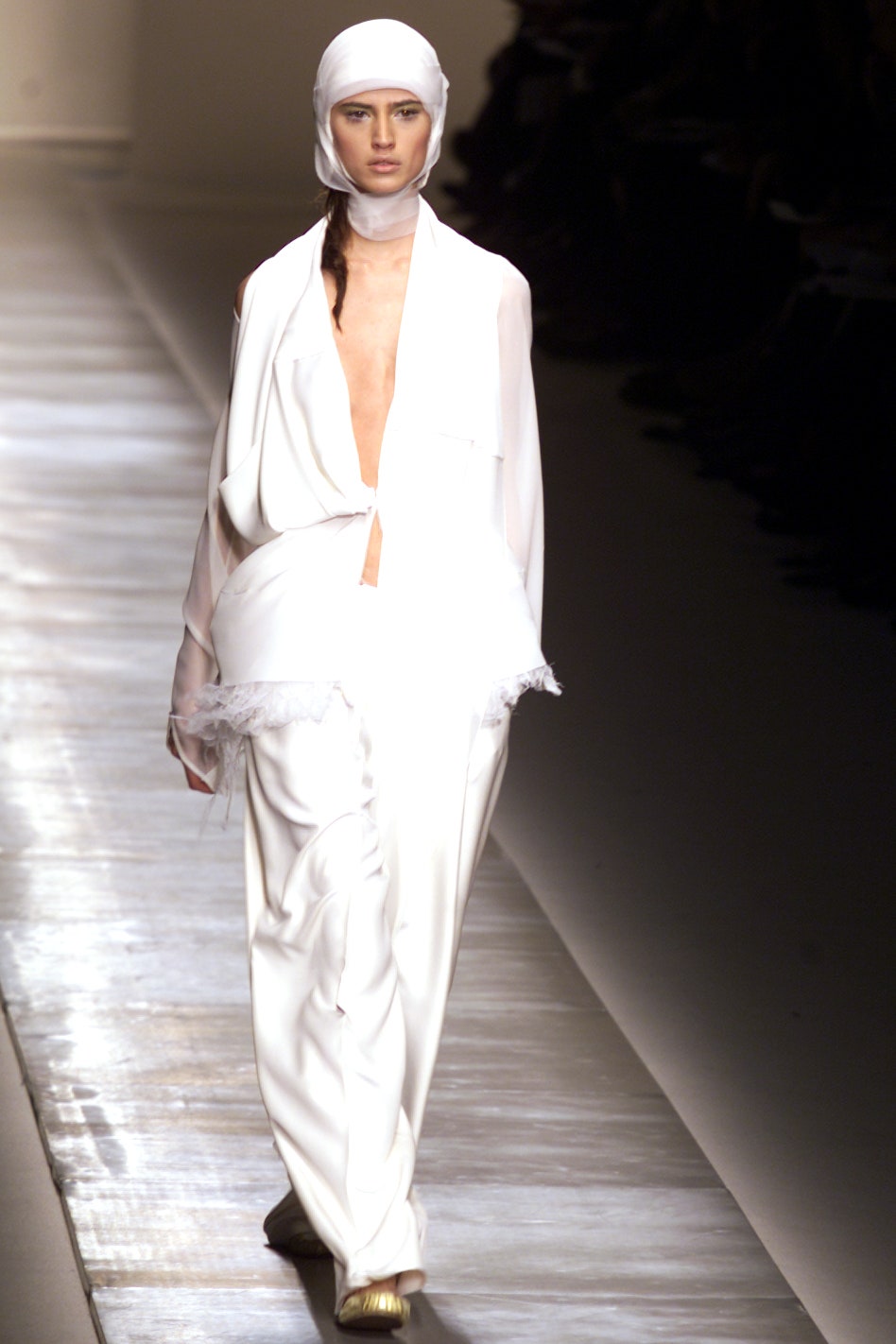 Givenchy S/S 02 Couture Look 19