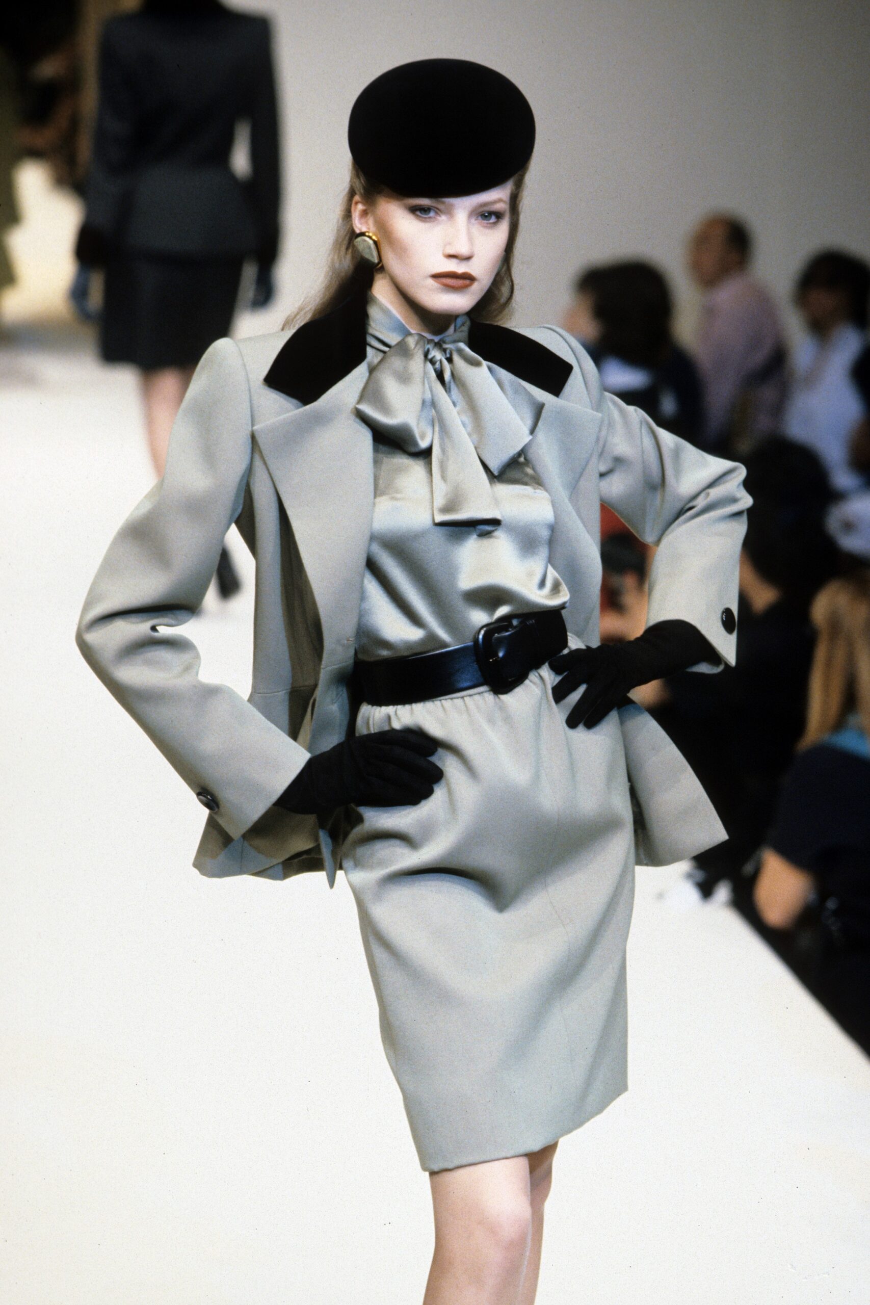 Givenchy F/W 95 Couture Look 21