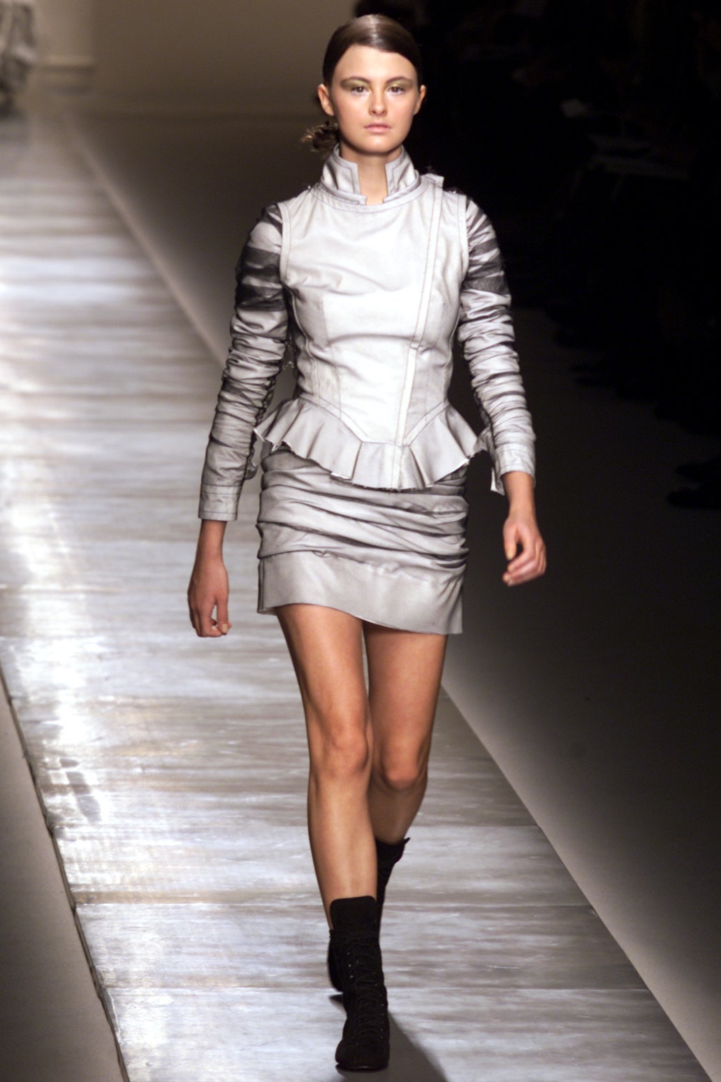 Givenchy S/S 02 Couture Look 23